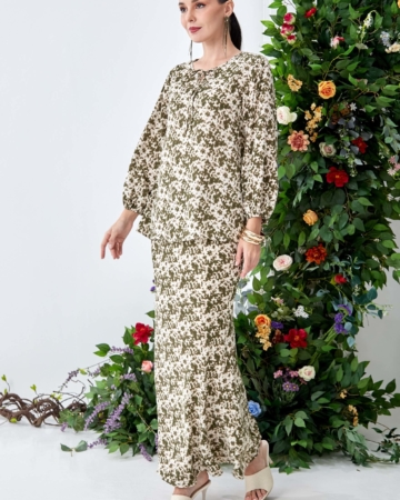 Wawa Green Batik Blouse & Skirts Sets