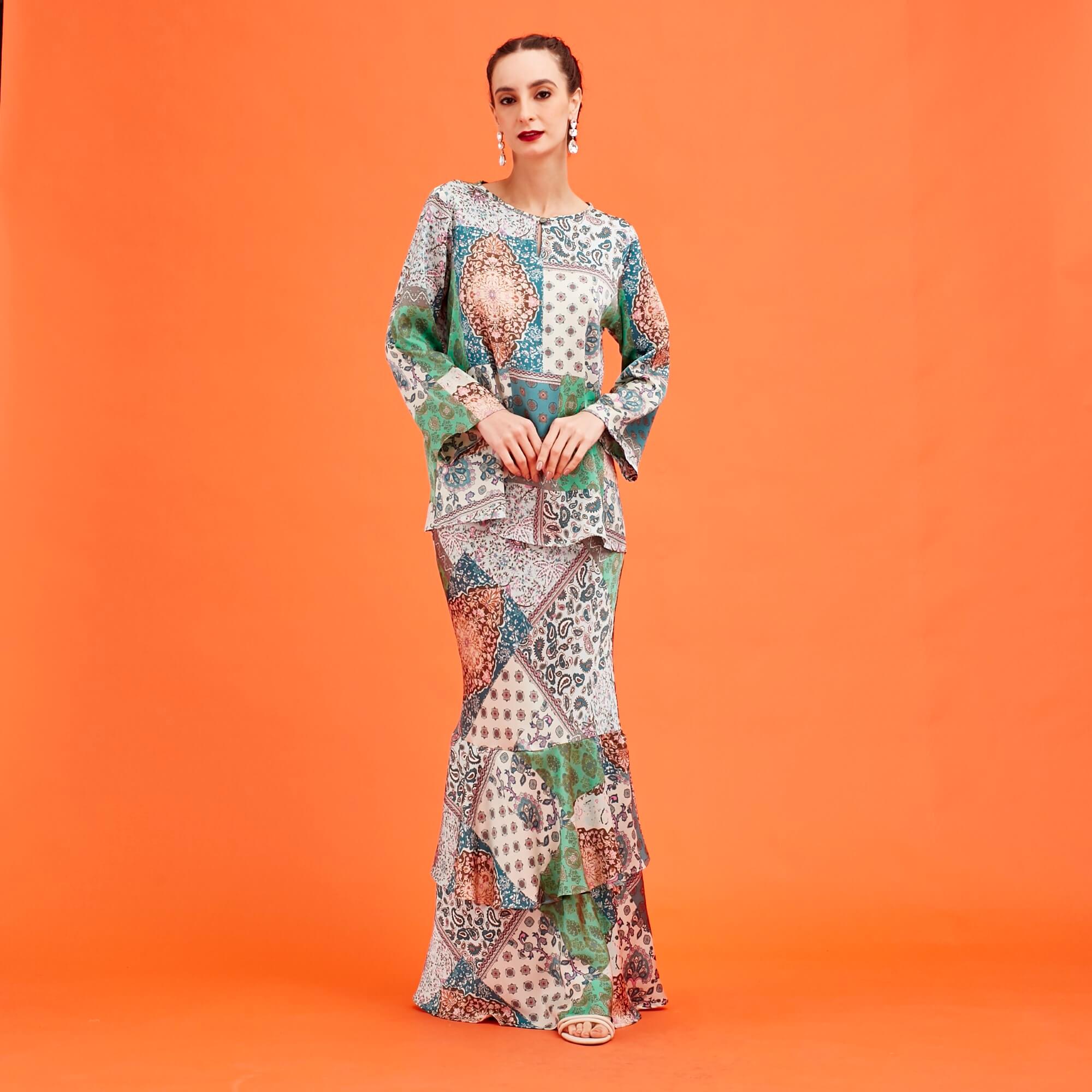 Wafira Green Patchwork Batik Printed Blouse & Skirts (Set) (2)
