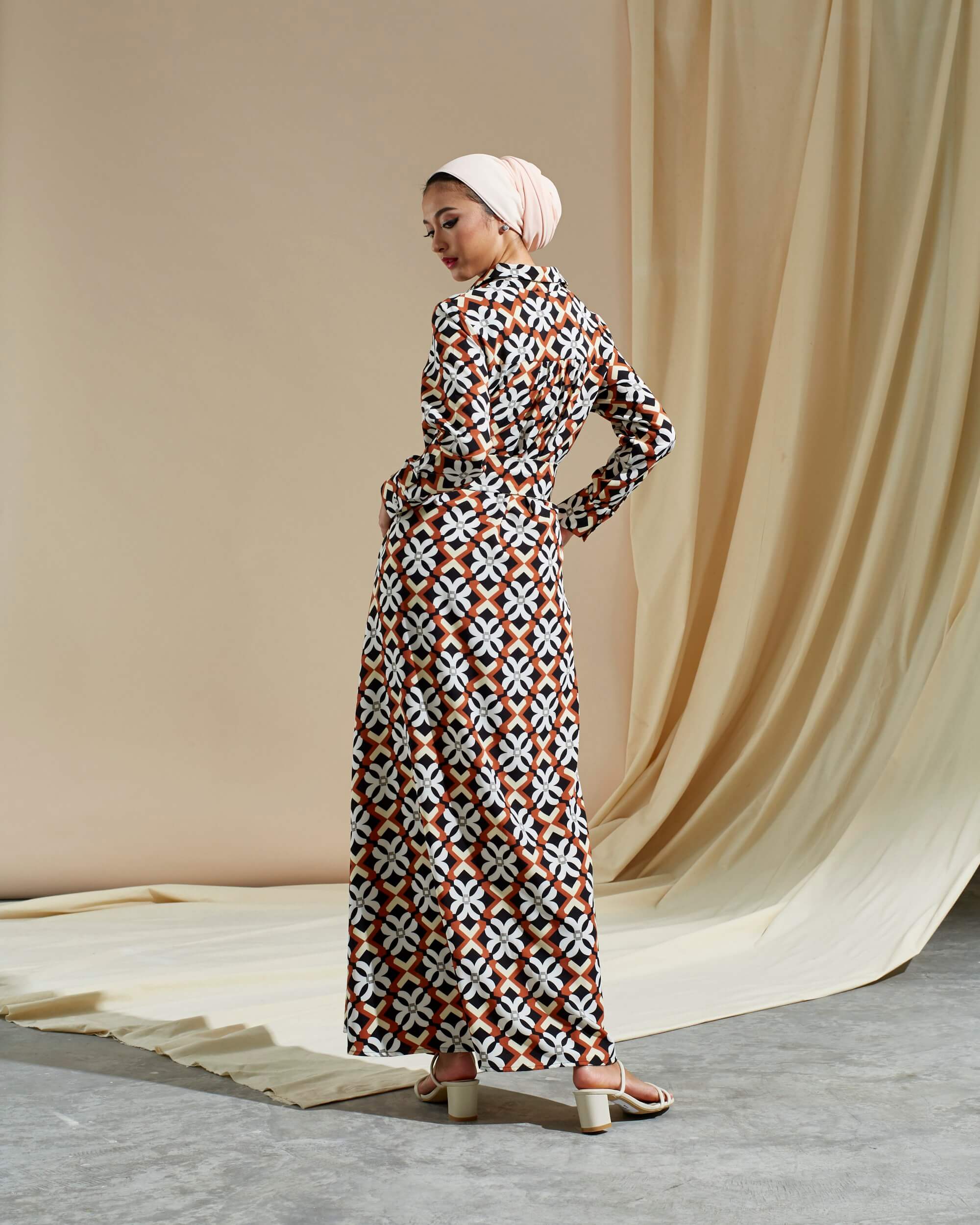 Adra Brown Grapic Printed Dress (4)