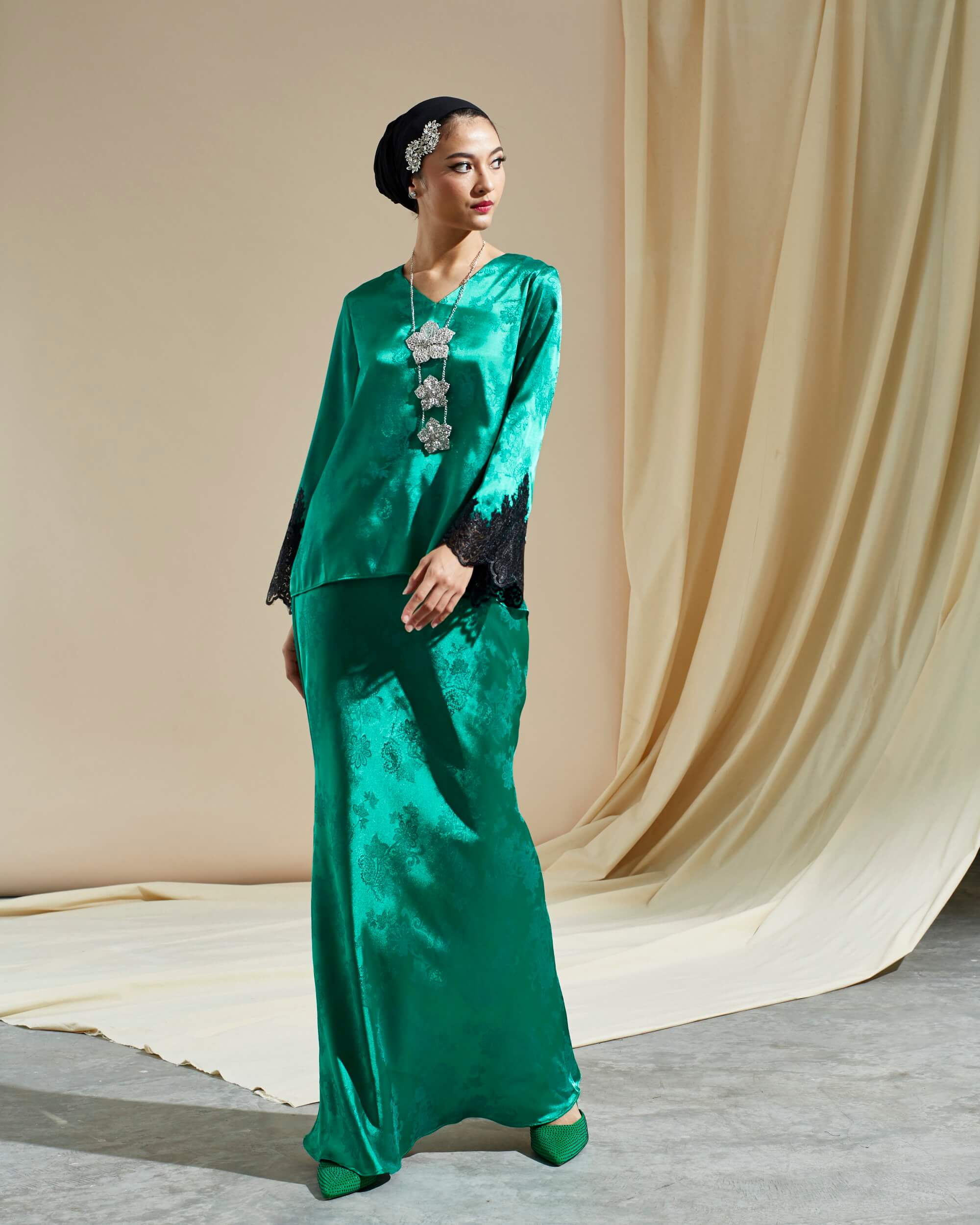 Azizah Emerald Green Blouse & Skirt (Set) (2)