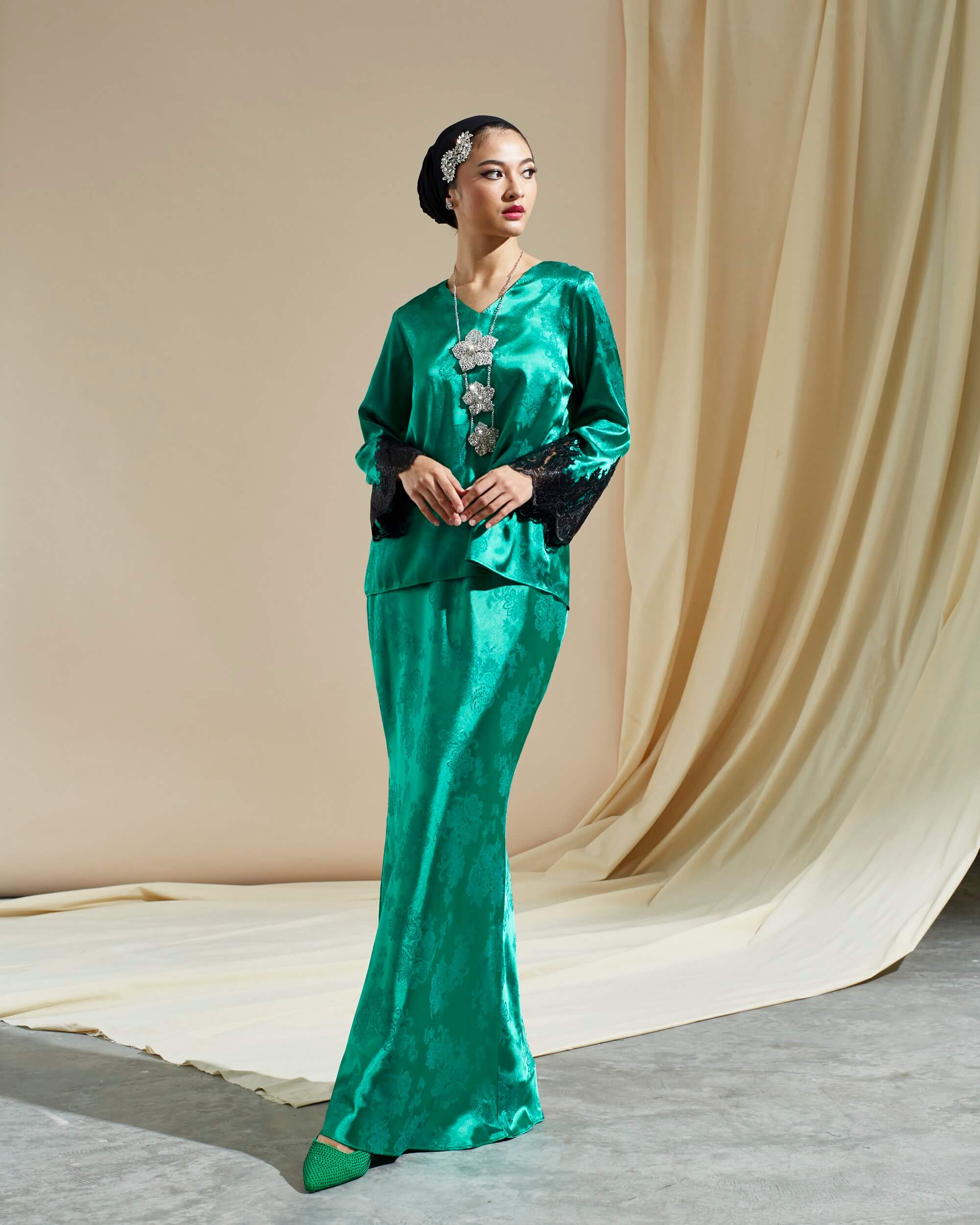 Azizah Emerald Green Blouse & Skirt (Set)