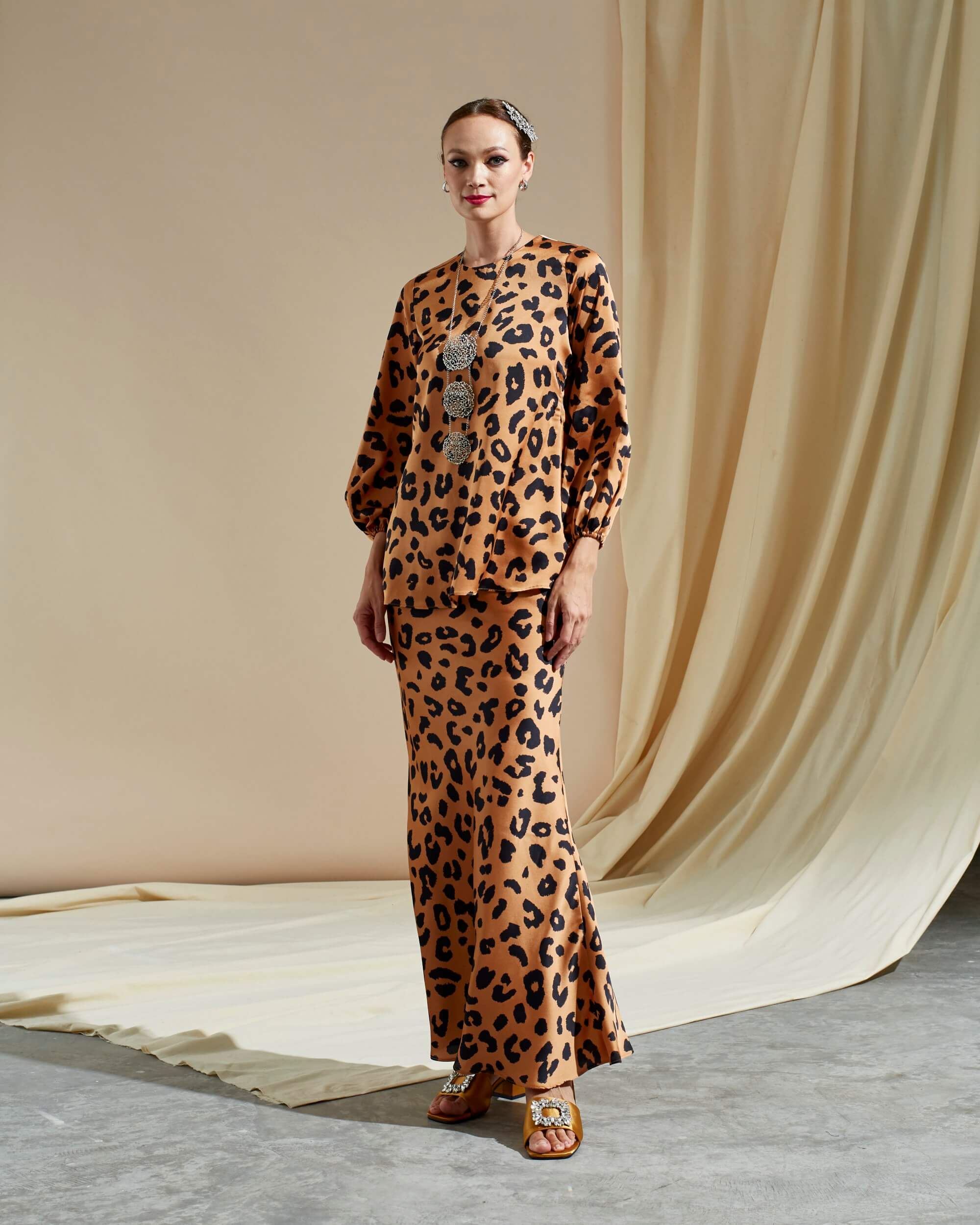 Wadia Brown Leopard Printed Blouse & Skirt (Set) (2)