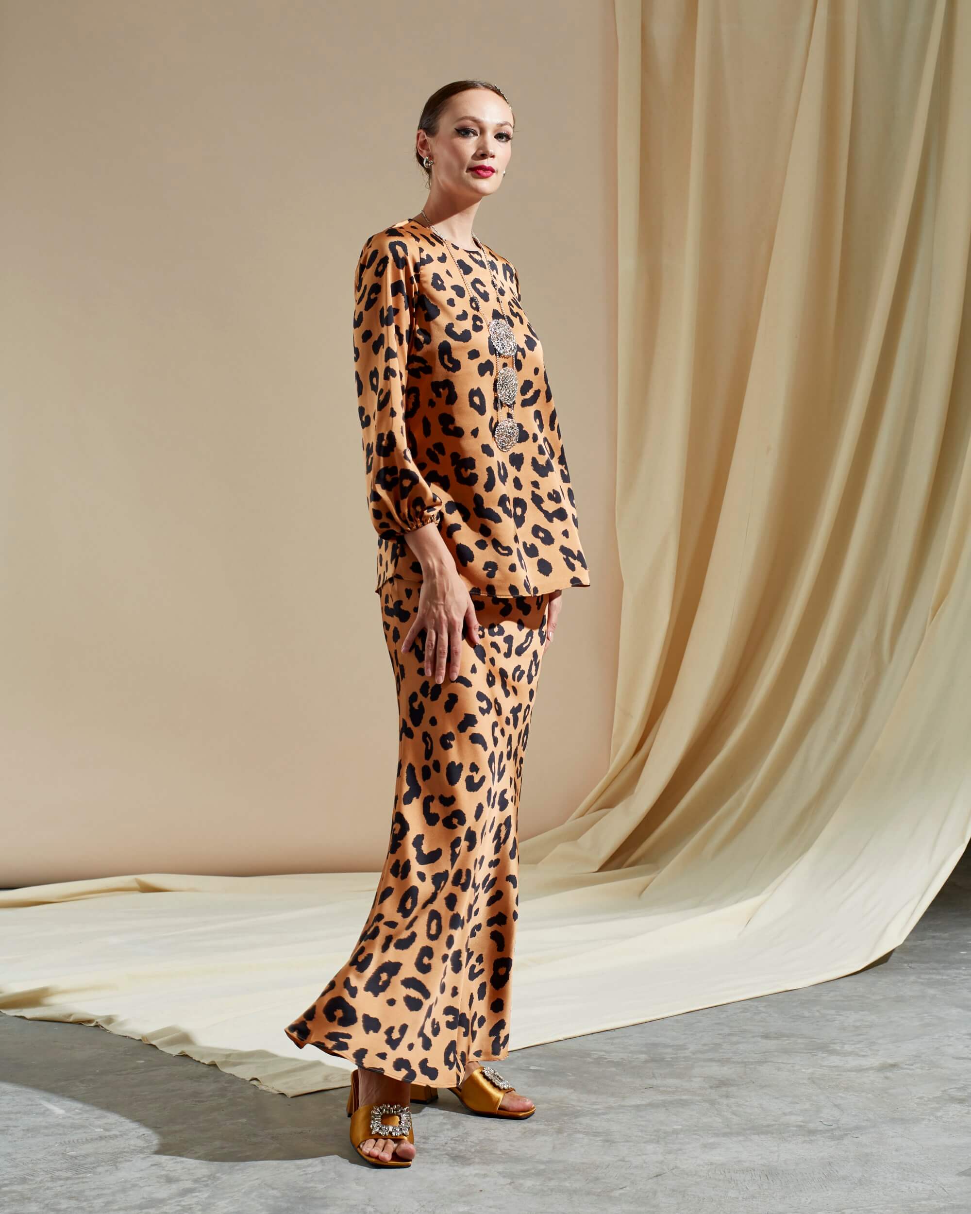 Wadia Brown Leopard Printed Blouse & Skirt (Set) (3)
