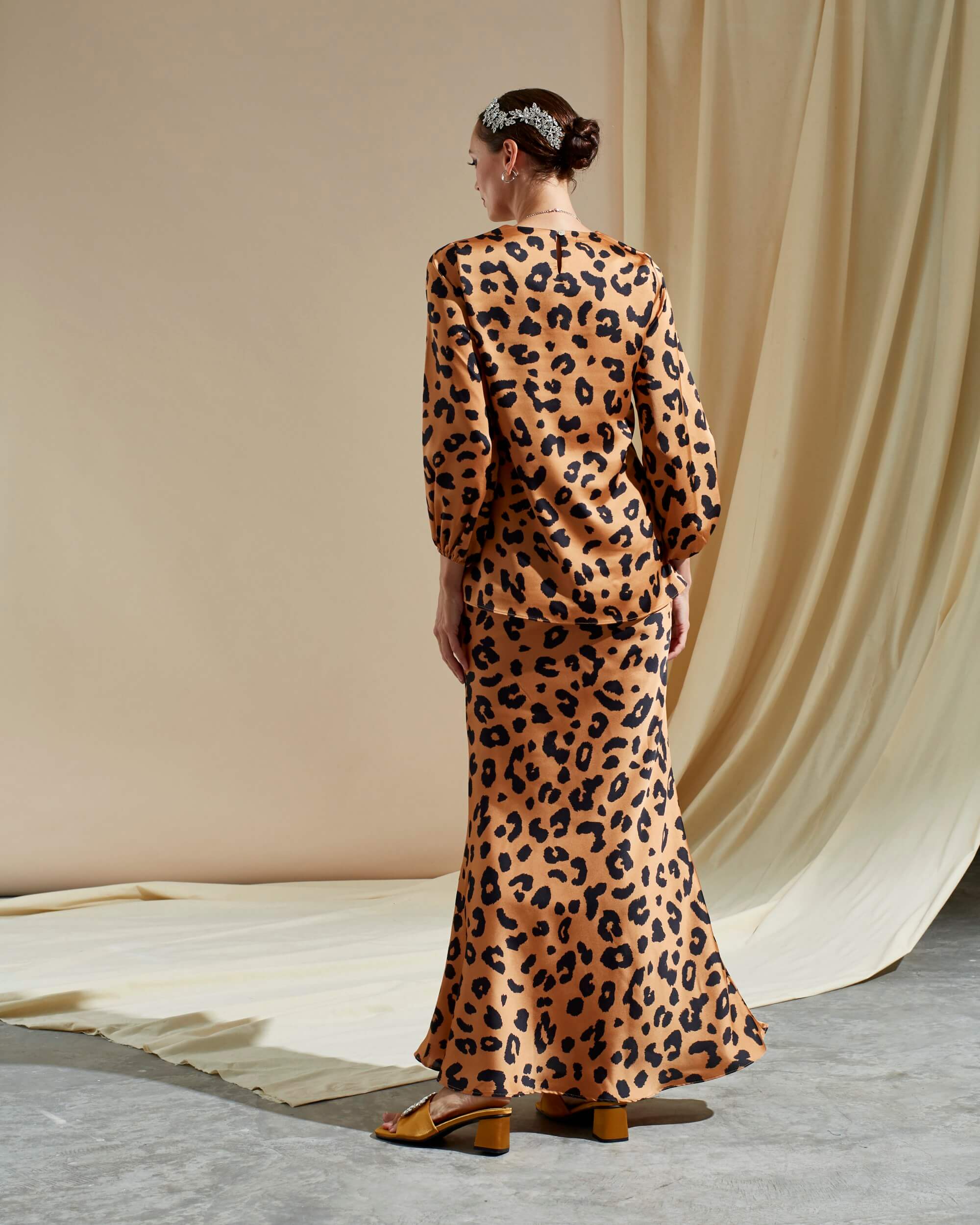 Wadia Brown Leopard Printed Blouse & Skirt (Set) (4)