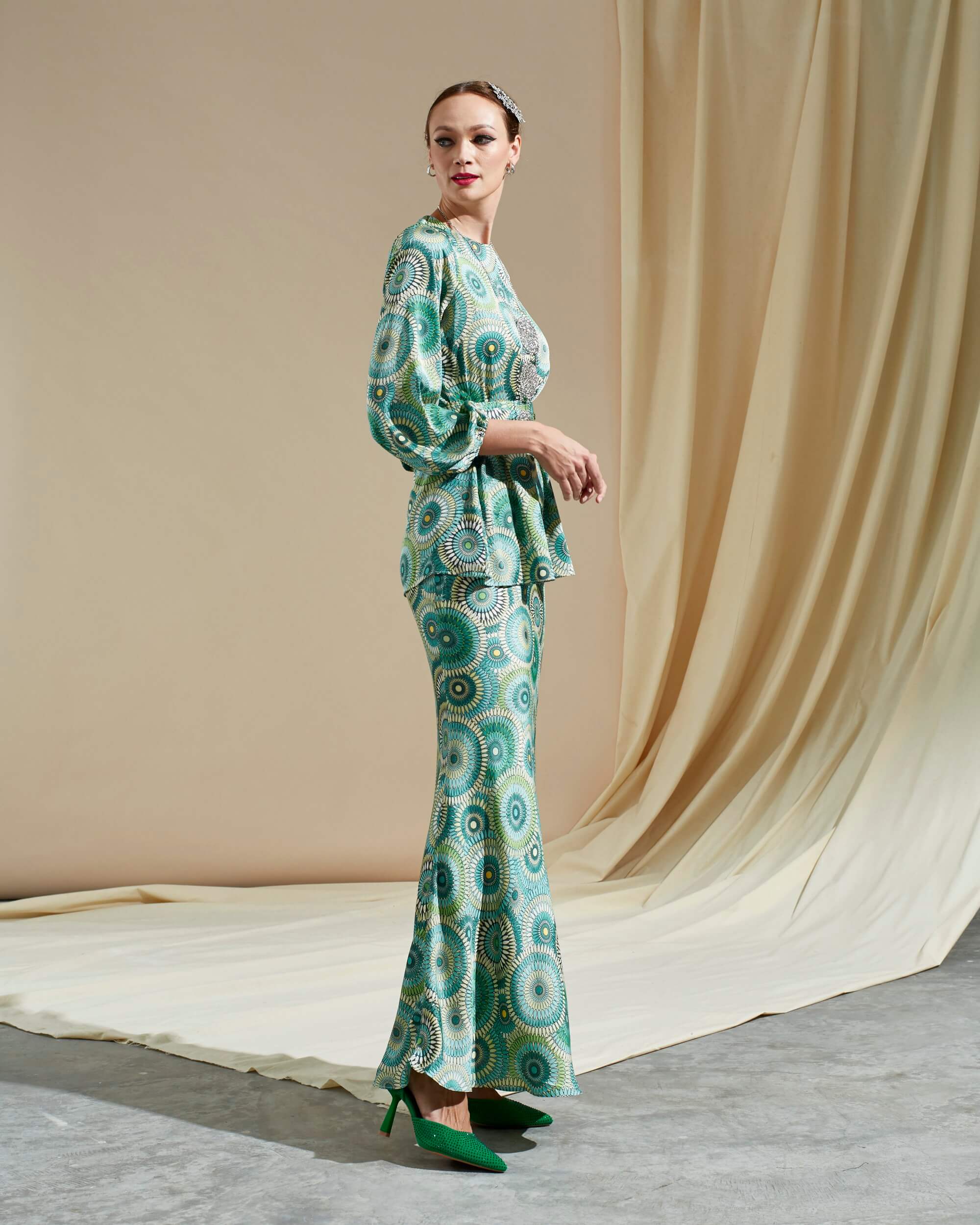 Wadia Green Floral Printed Blouse & Skirt (Set) (2)