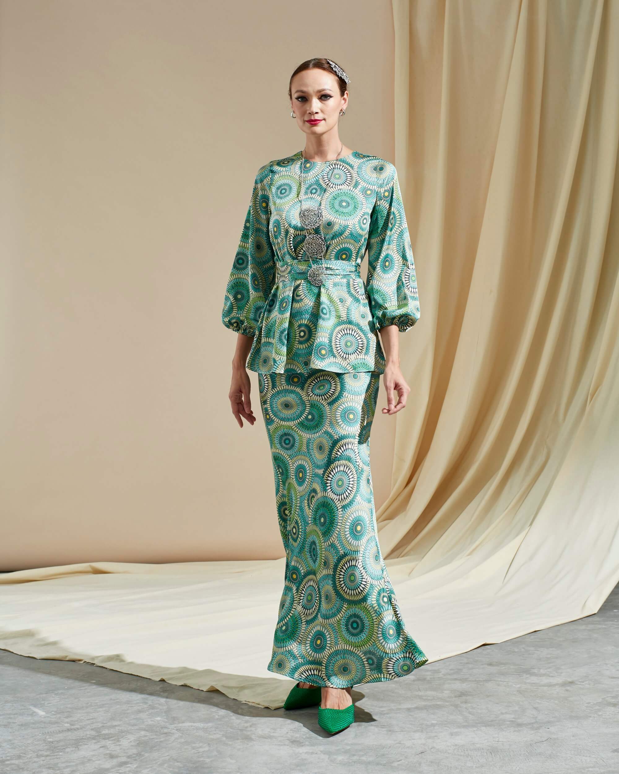 Wadia Green Floral Printed Blouse & Skirt (Set) (3)