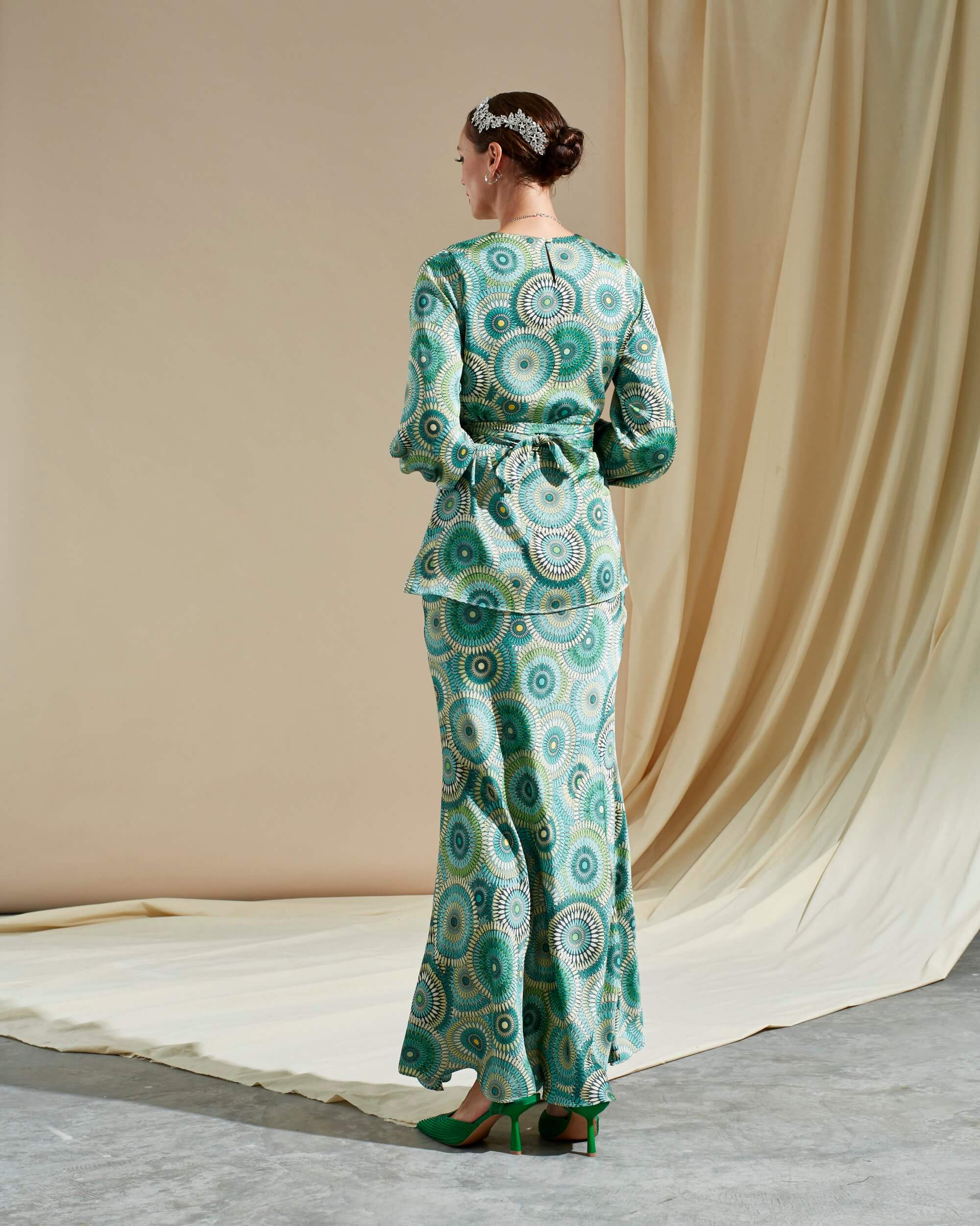Wadia Green Floral Printed Blouse & Skirt (Set) (4)