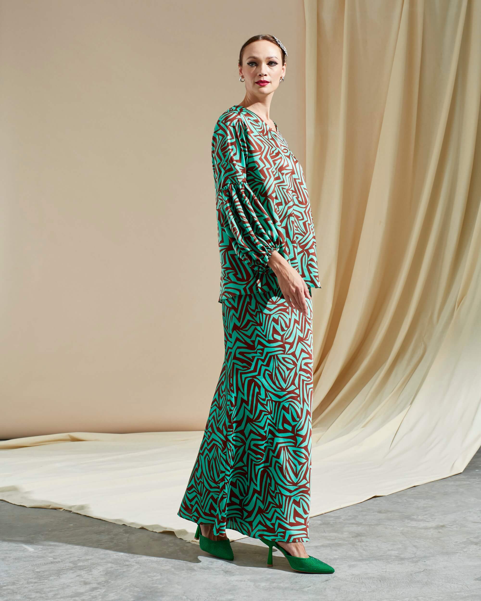 Warisa Green Abstract Printed Blouse & Skirt (Set) (3)