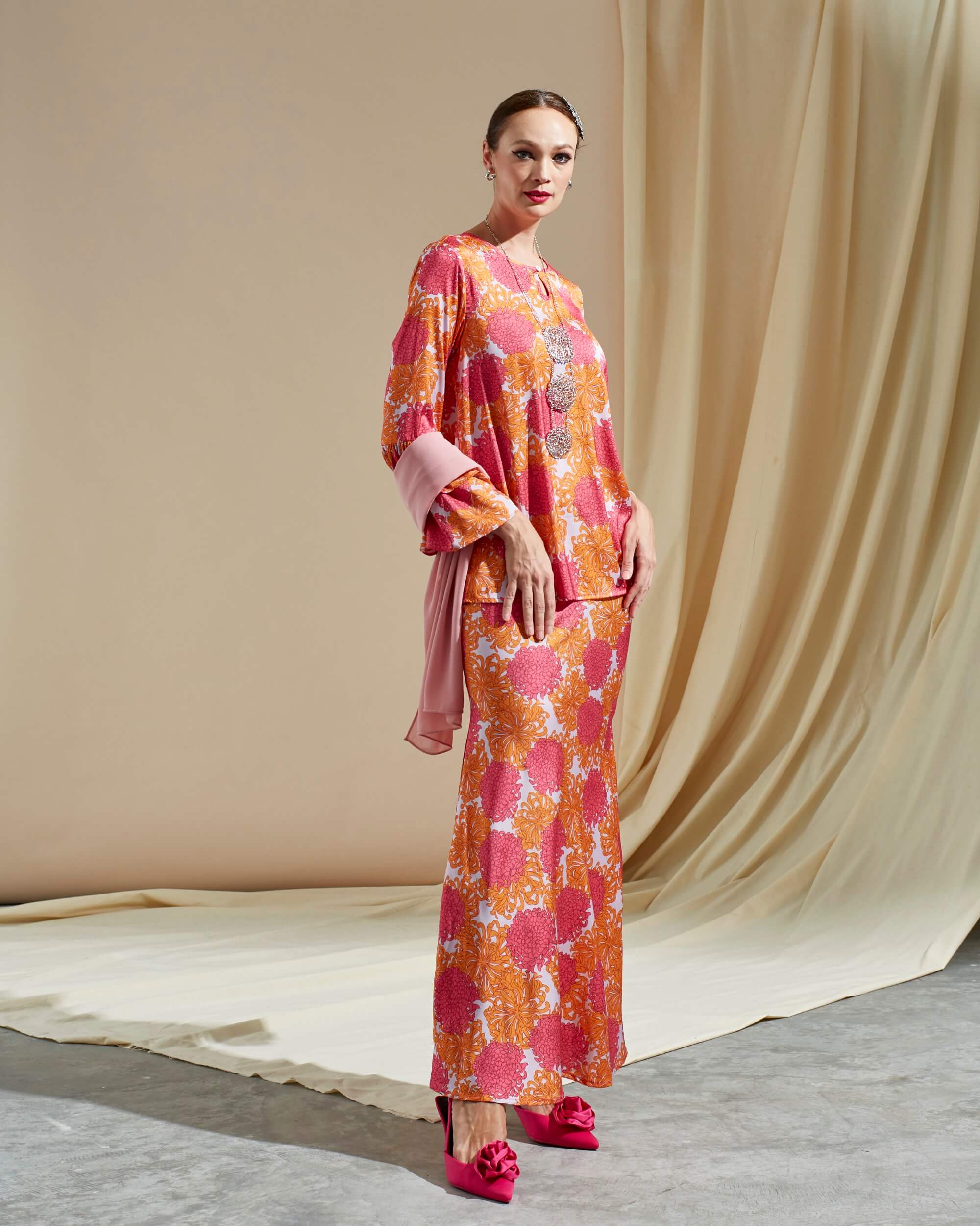 Wulan Pink Floral Printed Blouse & Skirts (Set) (2)
