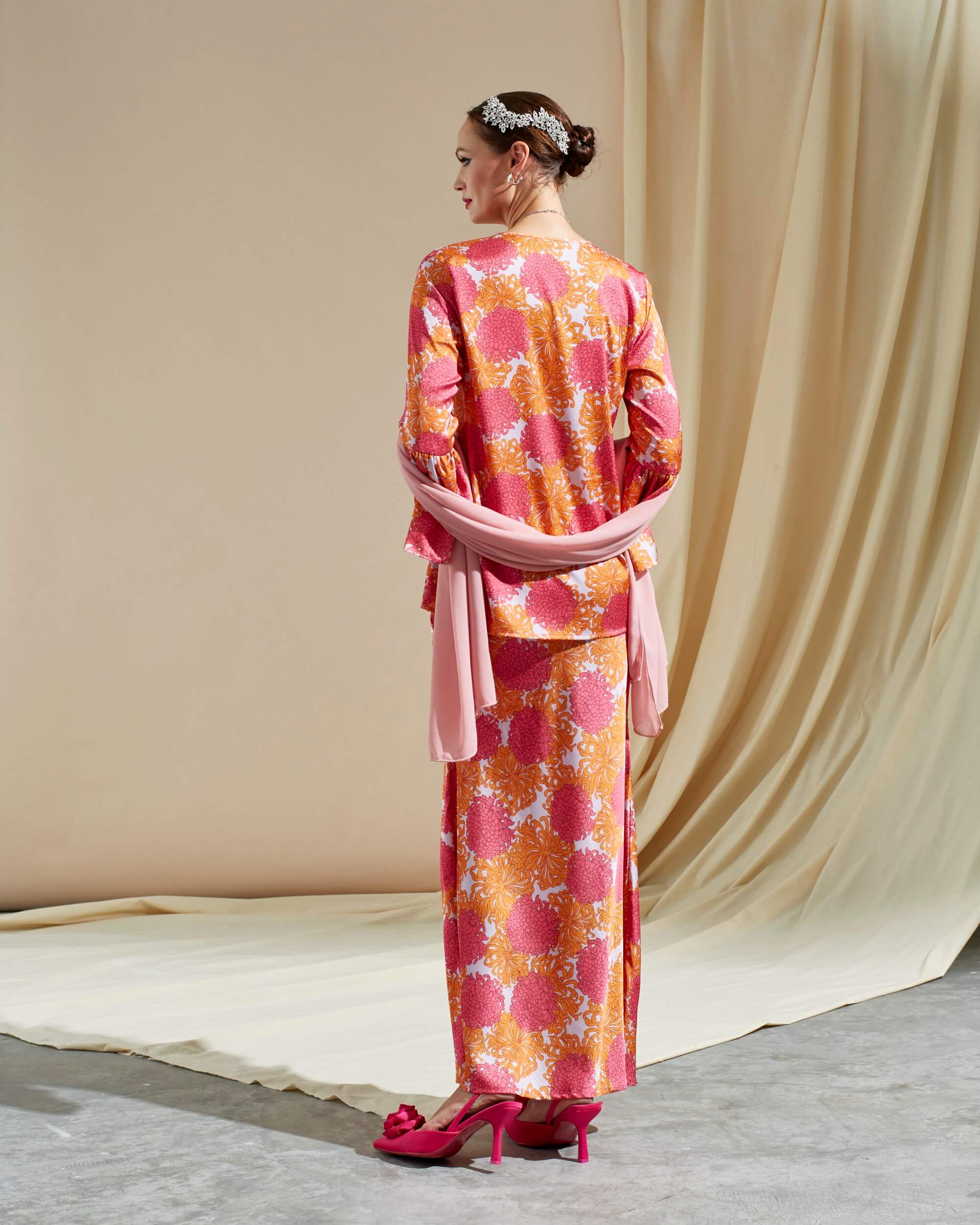 Wulan Pink Floral Printed Blouse & Skirts (Set) (3)