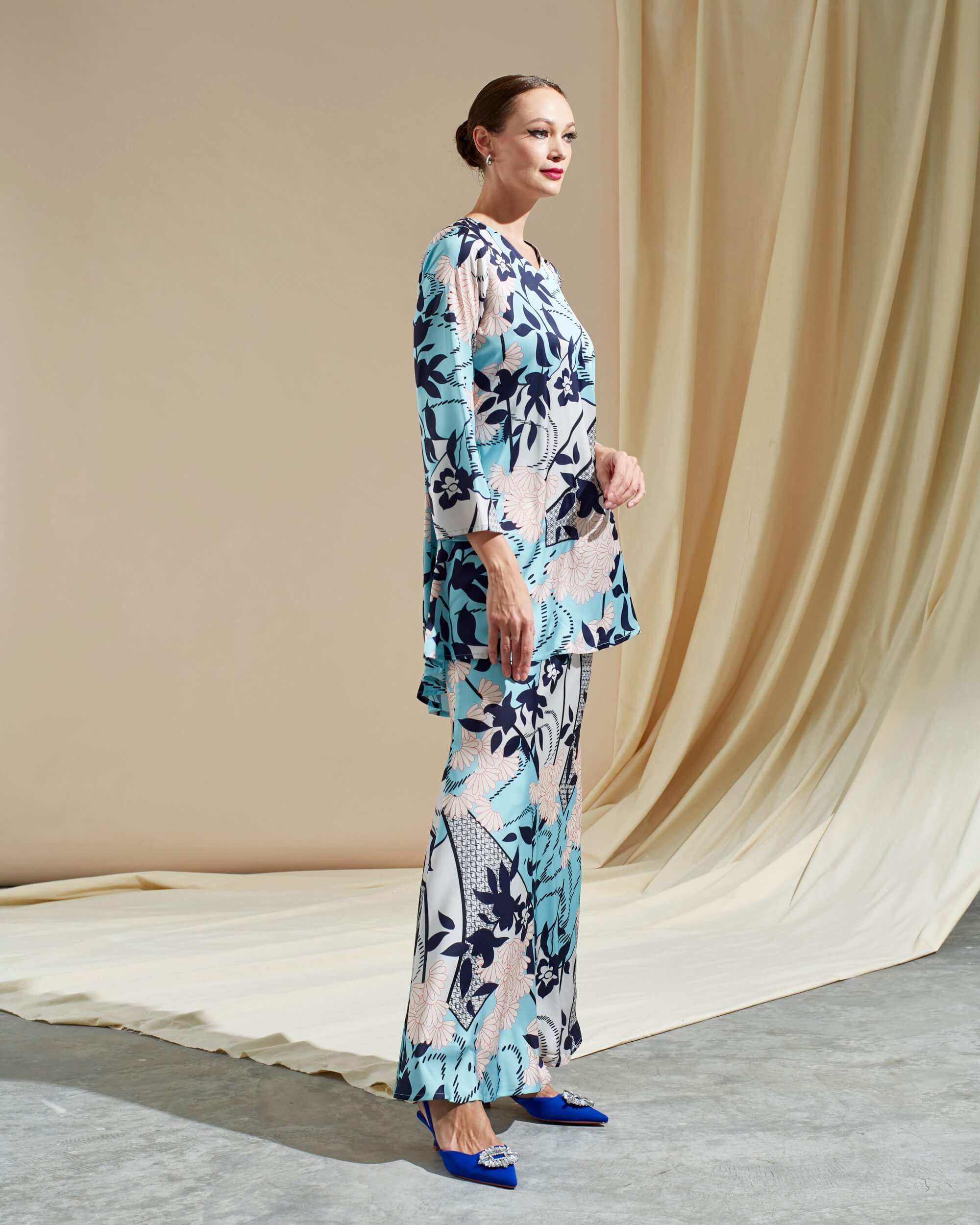Najma Turquoise Flowers Printed Blouse & Skirt (Set) (2)