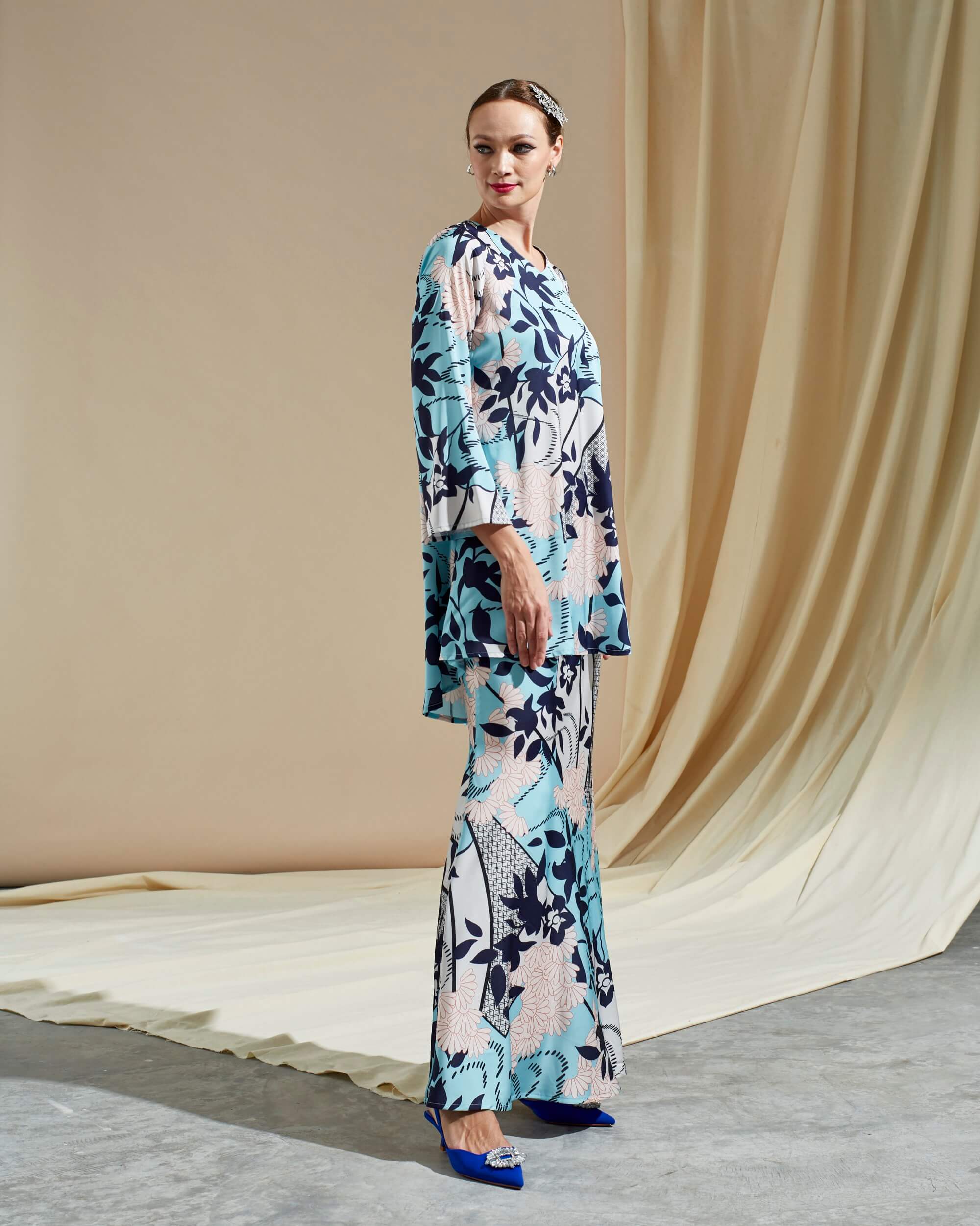 Najma Turquoise Flowers Printed Blouse & Skirt (Set) (3)