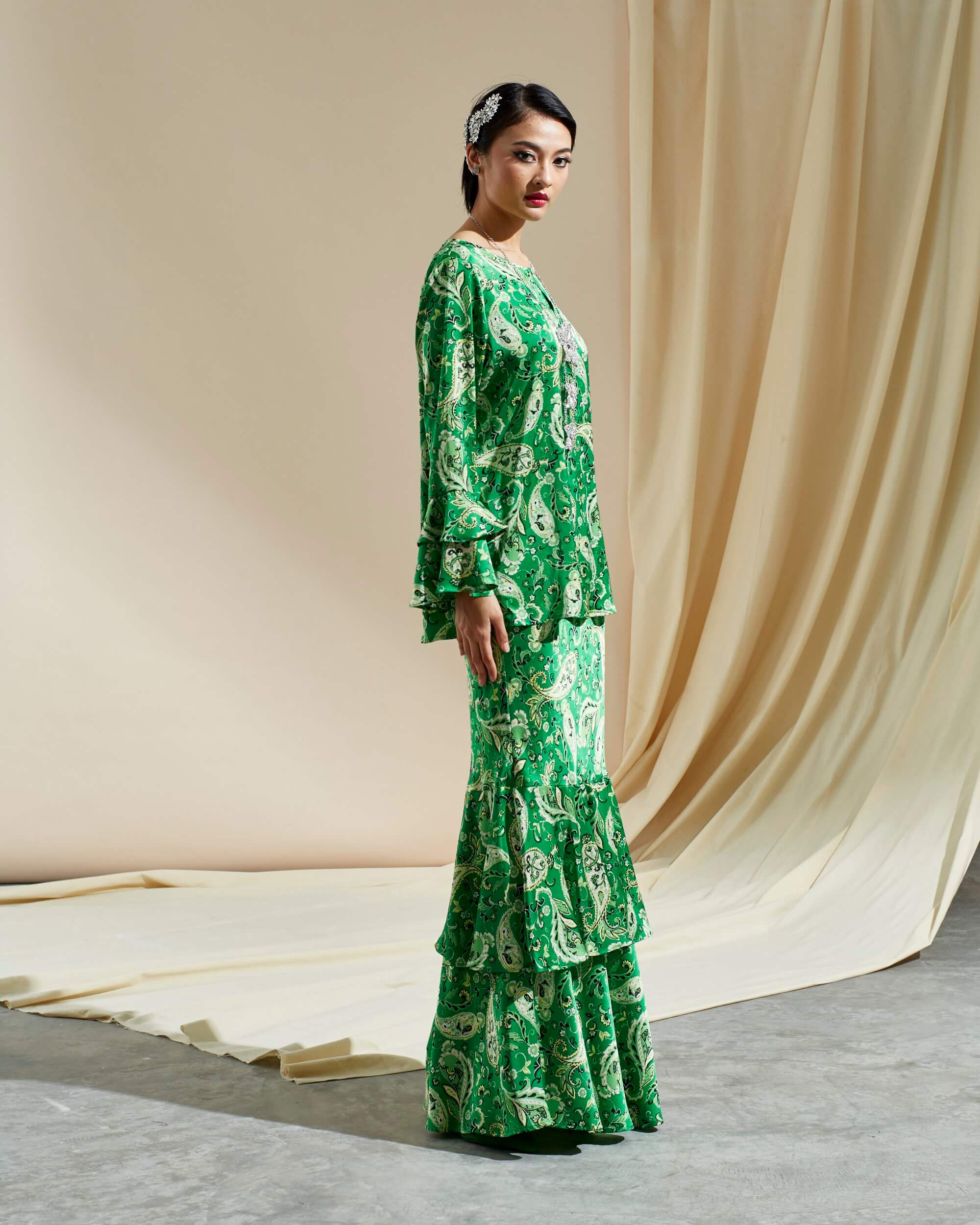 Wafira Green Paisley Printed Blouse & Skirt (Set) (4)