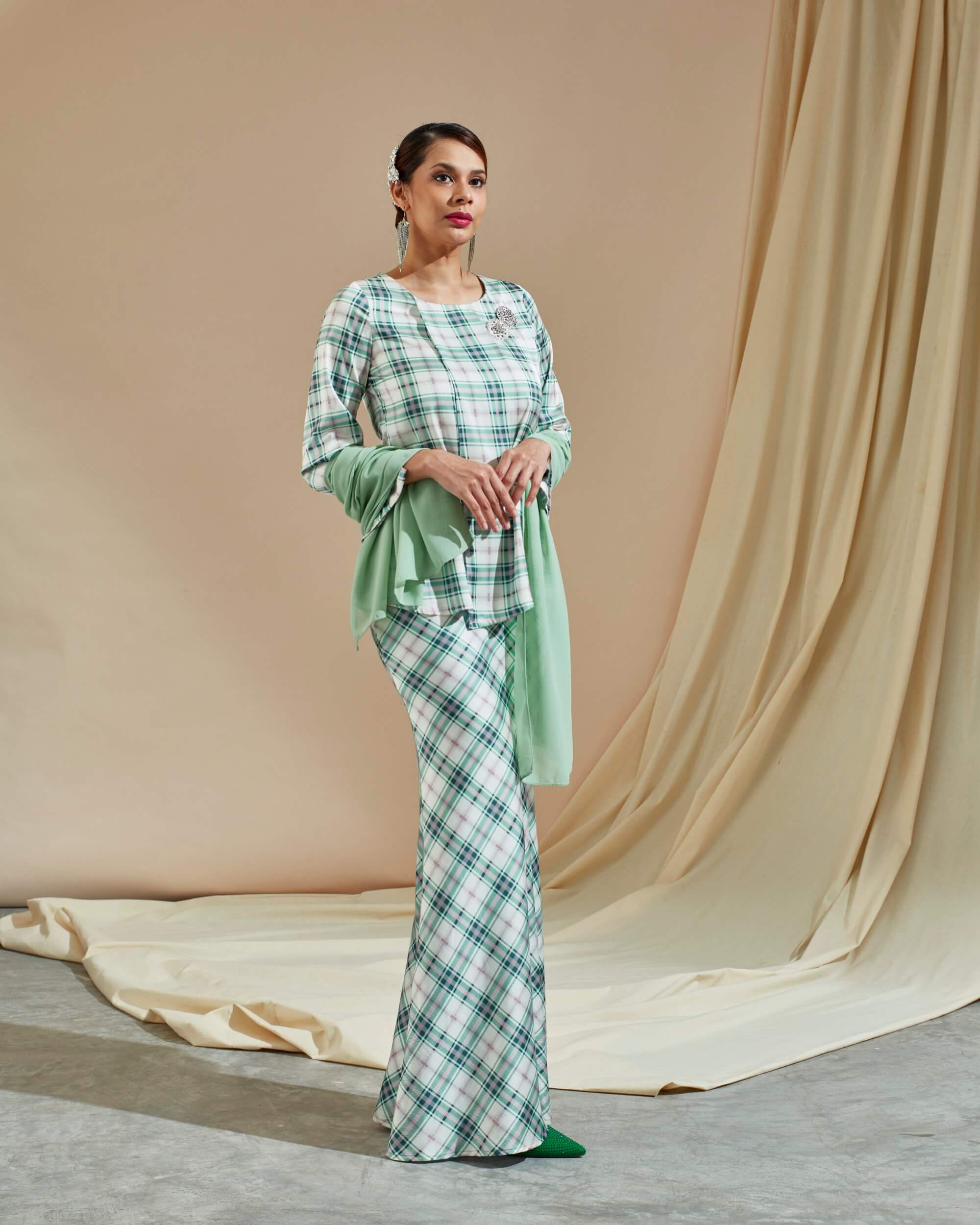 Wanna Green Checks Printed Blouse & Skirt (Set) (4)