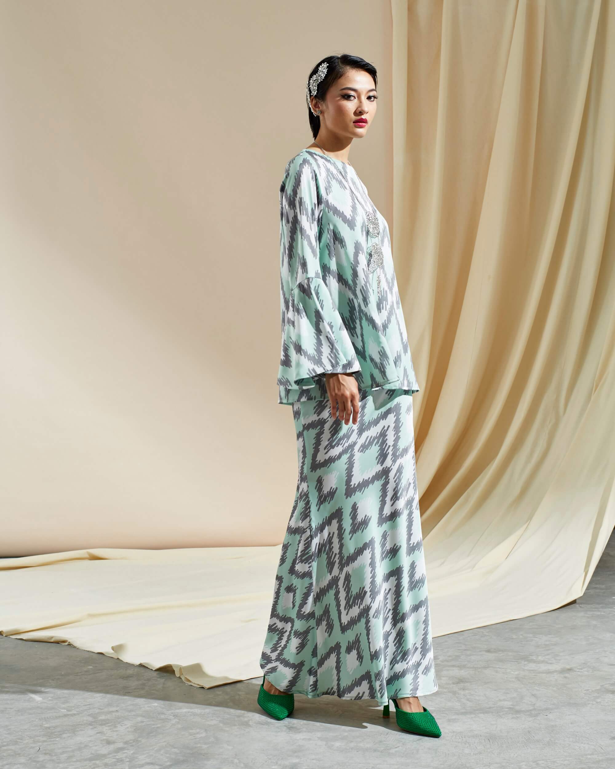 Warfa Mint Green Abstract Printed Blouse & Skirt (Set) (2)