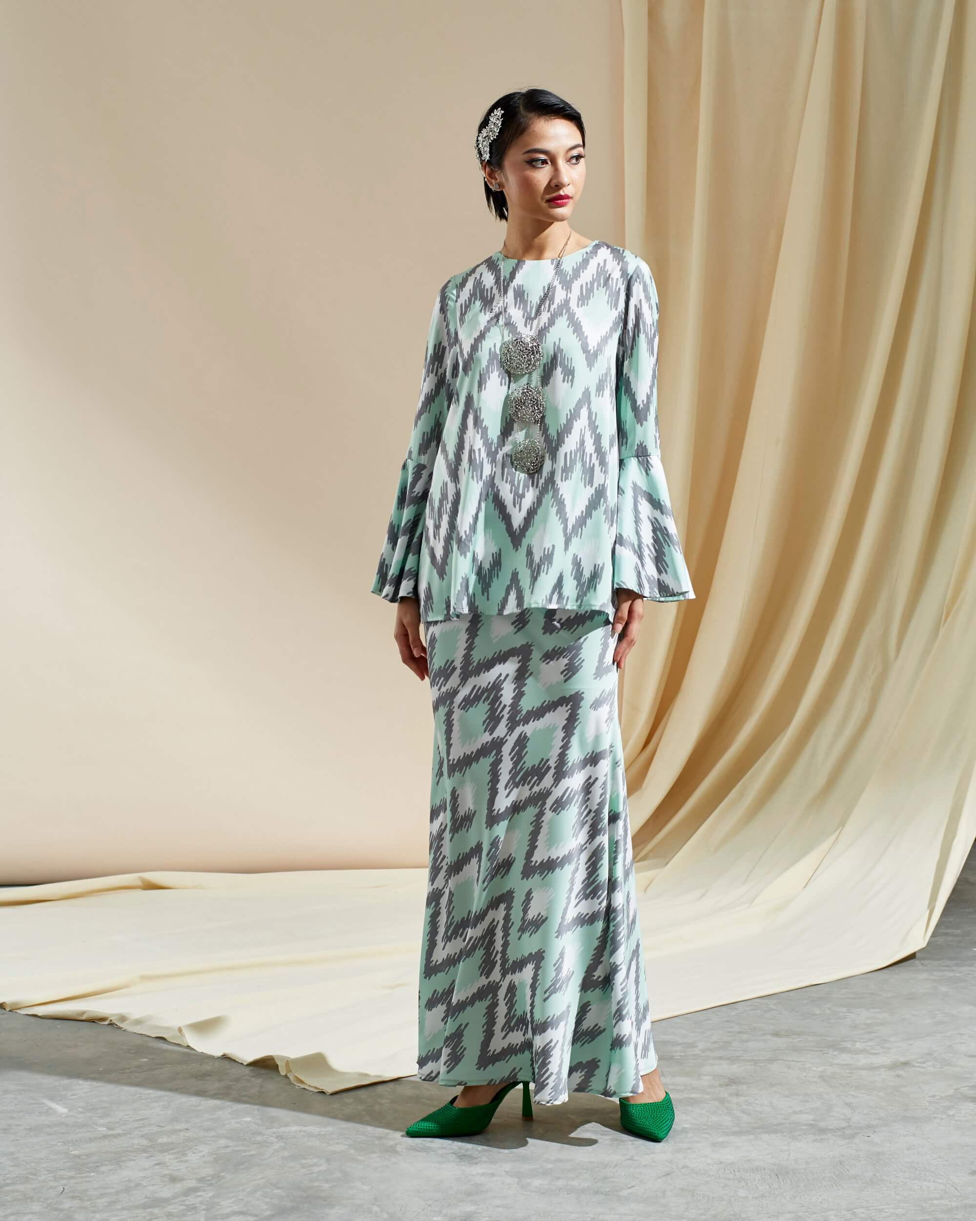 Warfa Mint Green Abstract Printed Blouse & Skirt (Set) (4)