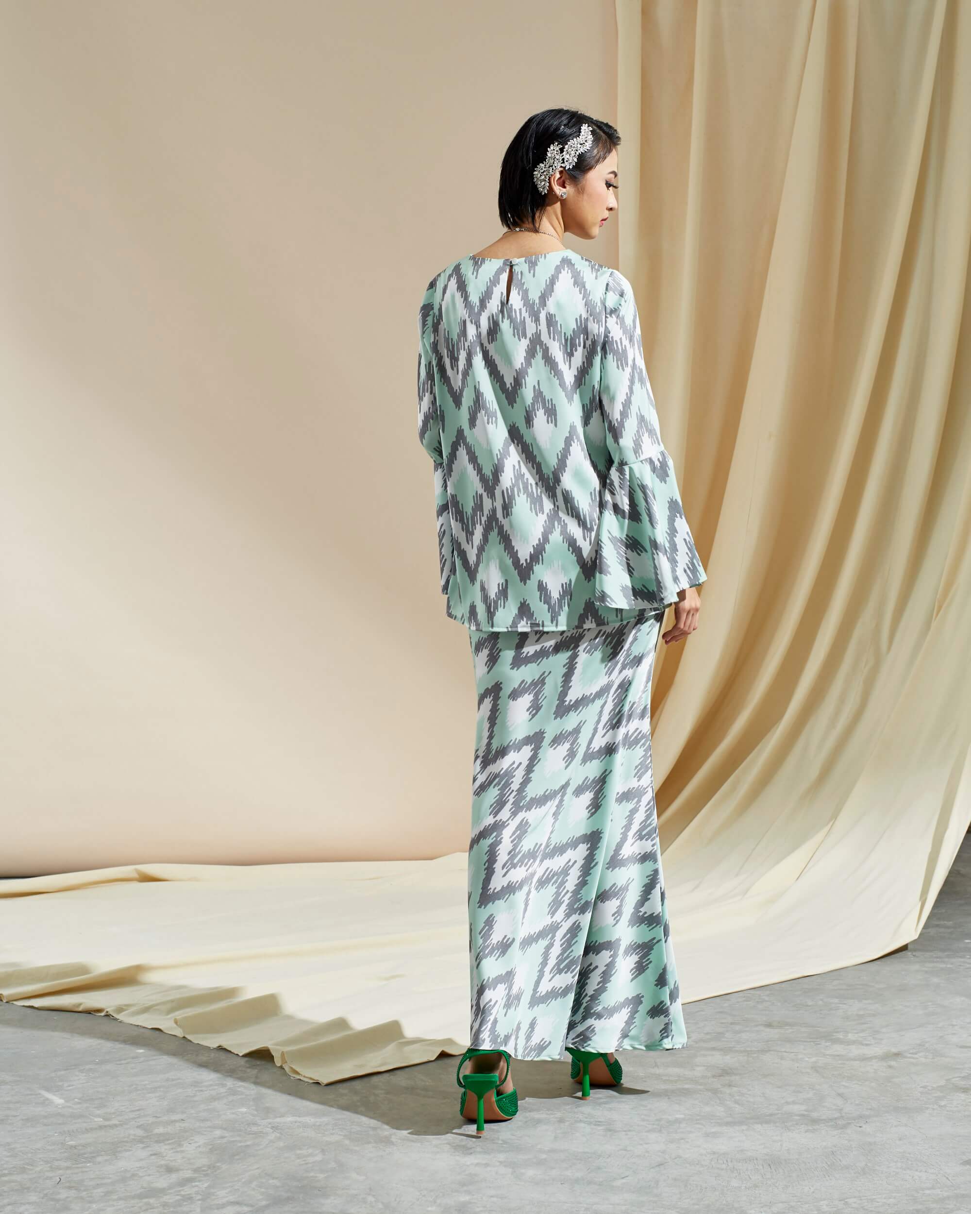 Warfa Mint Green Abstract Printed Blouse & Skirt (Set) (5)
