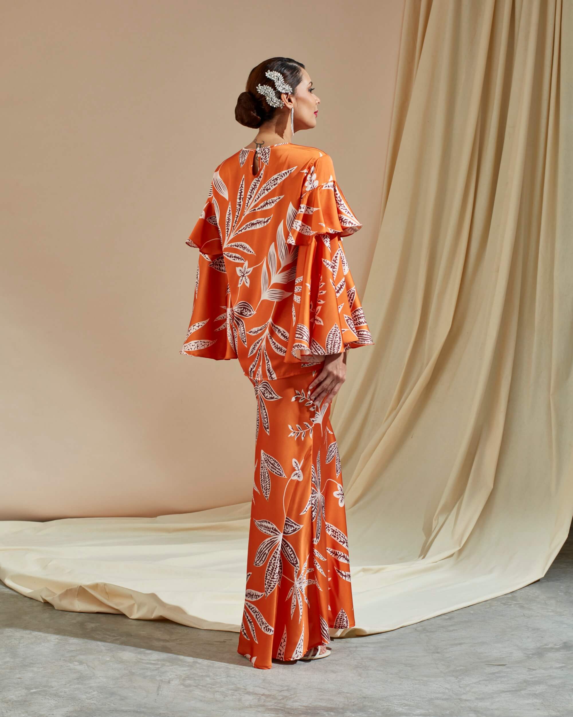 Wazira Orange Floral Printed Blouse & Skirt (Set) (4)