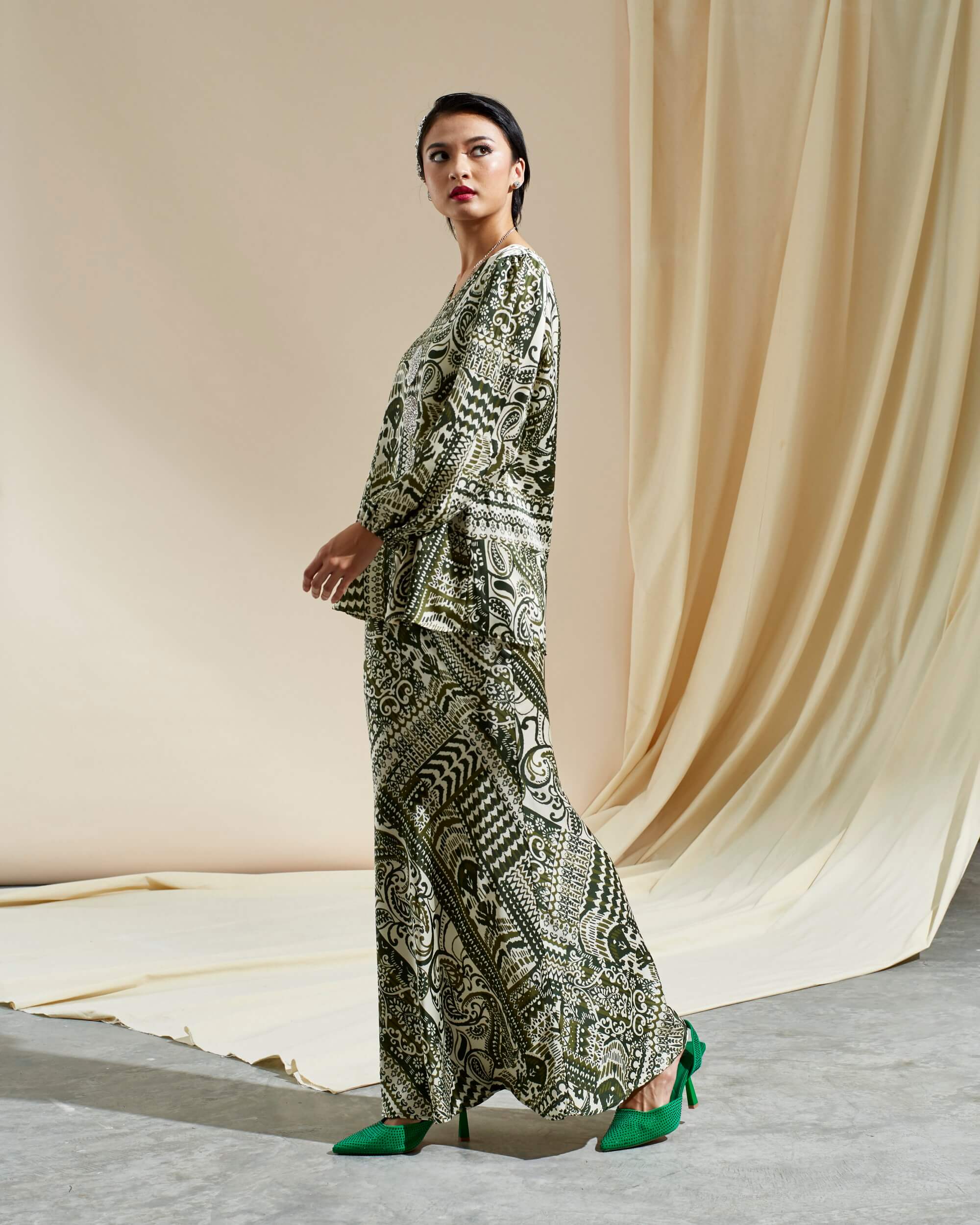 Wilma Green Batik Printed Blouse & Skirt (Set) (3)