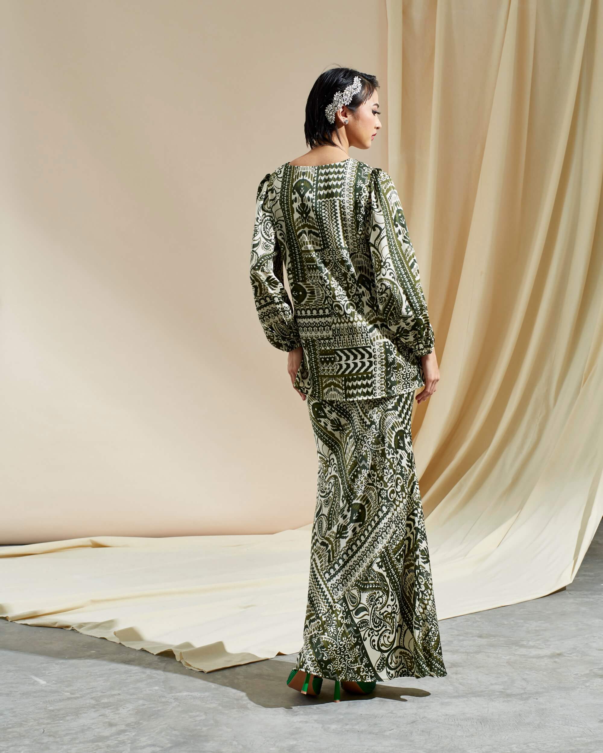 Wilma Green Batik Printed Blouse & Skirt (Set) (4)