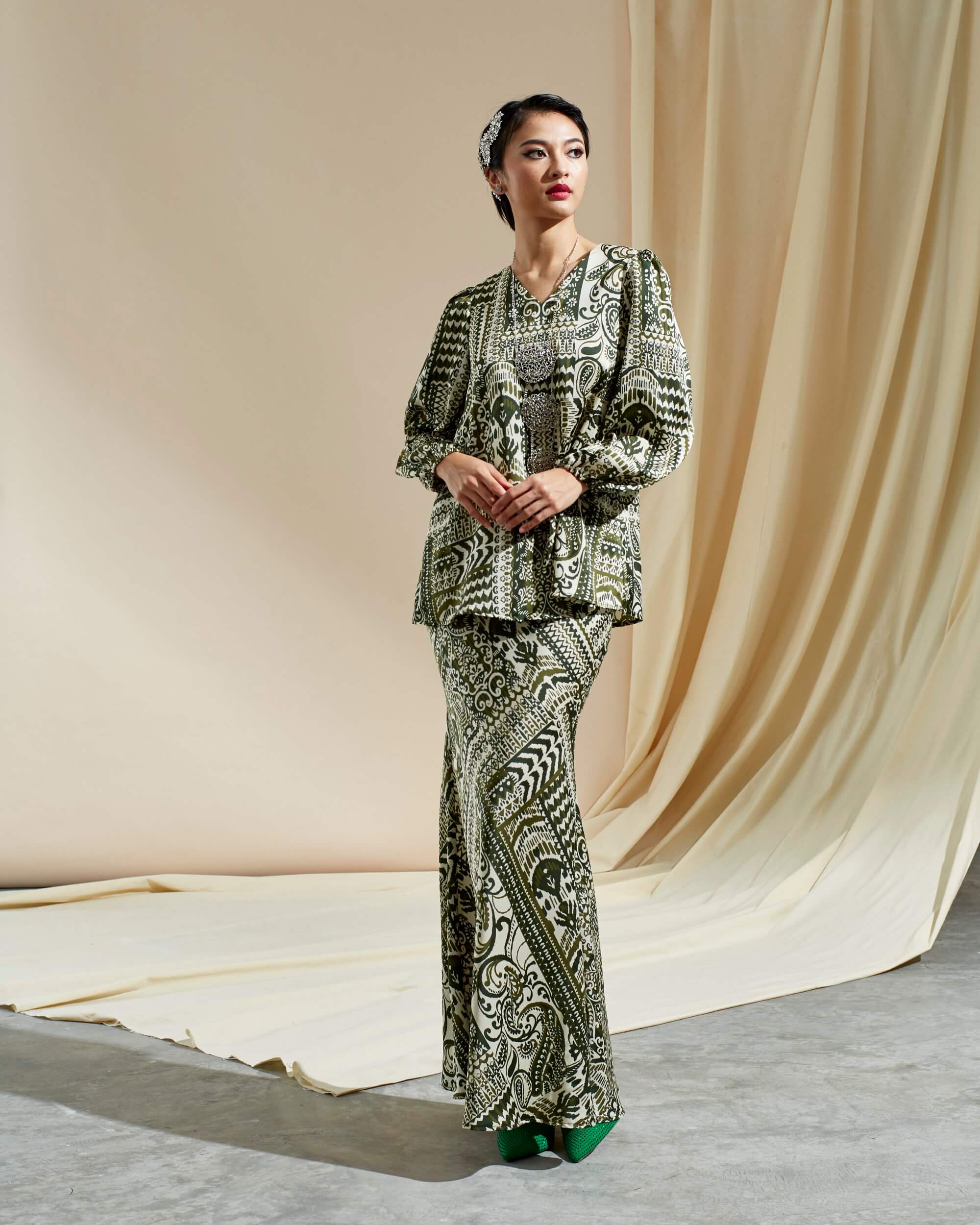 Wilma Green Batik Printed Blouse & Skirt (Set)