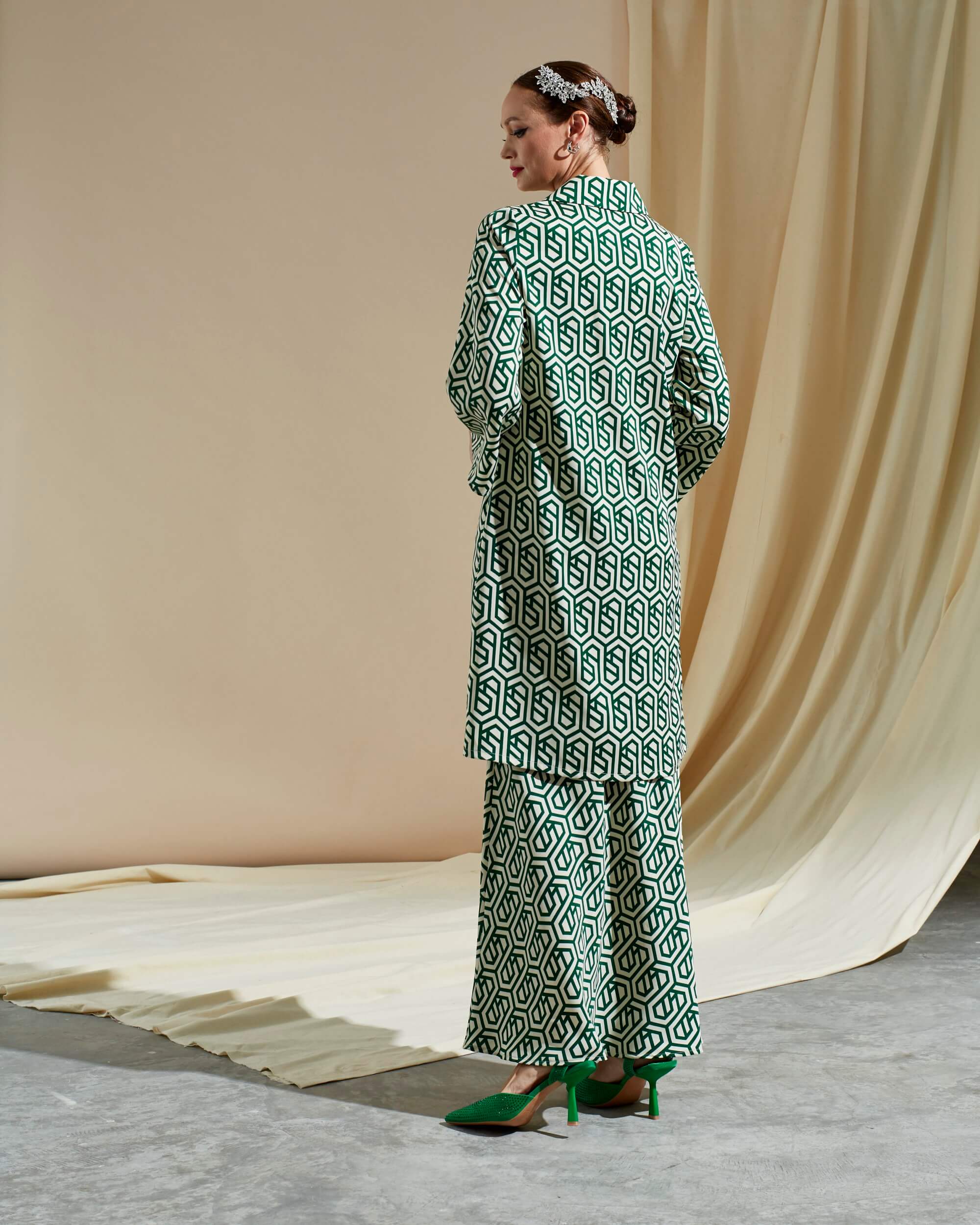 Zaza Green Graphic Printed Blouse & Skirt (Set) (2)