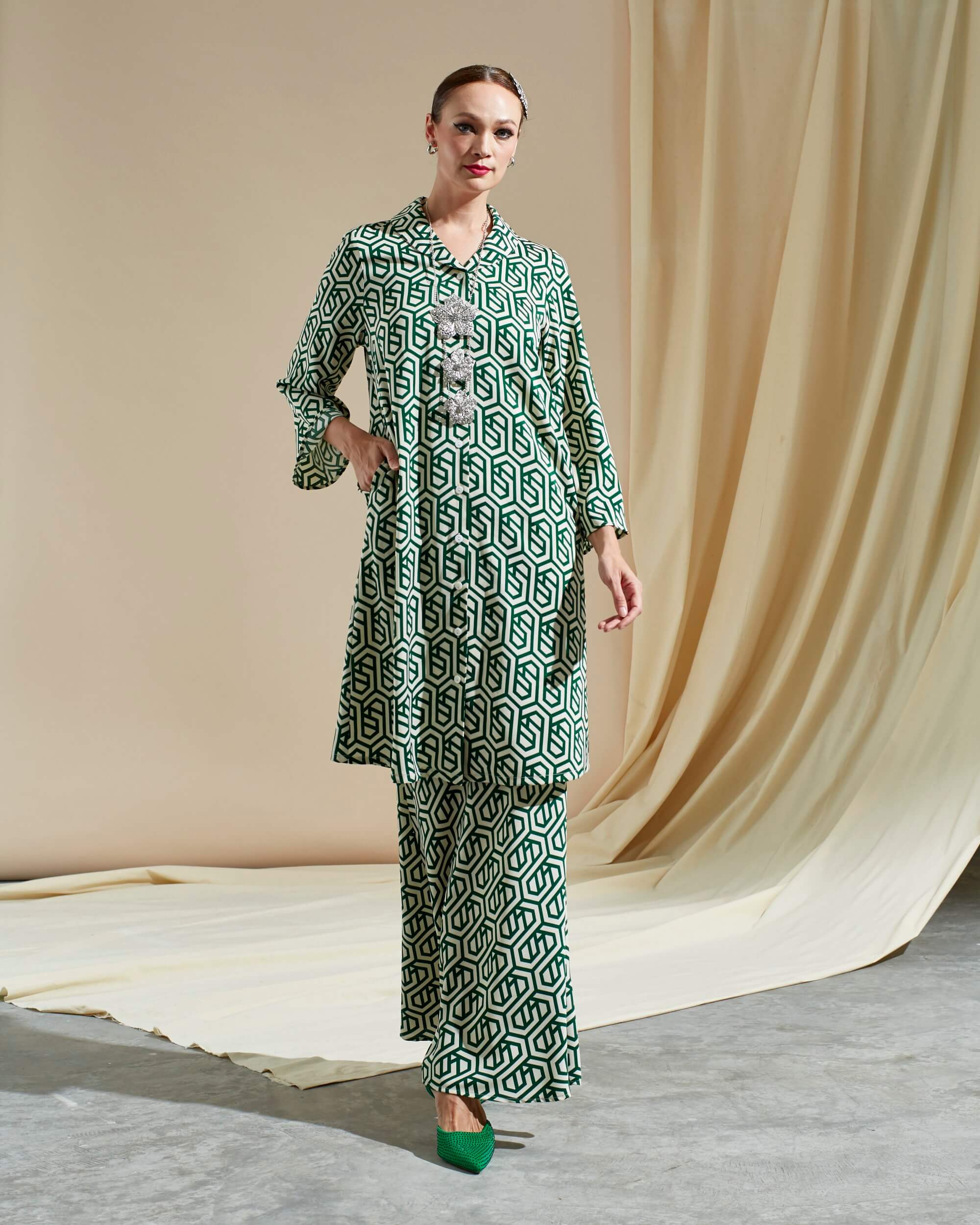 Zaza Green Graphic Printed Blouse & Skirt (Set) (3)