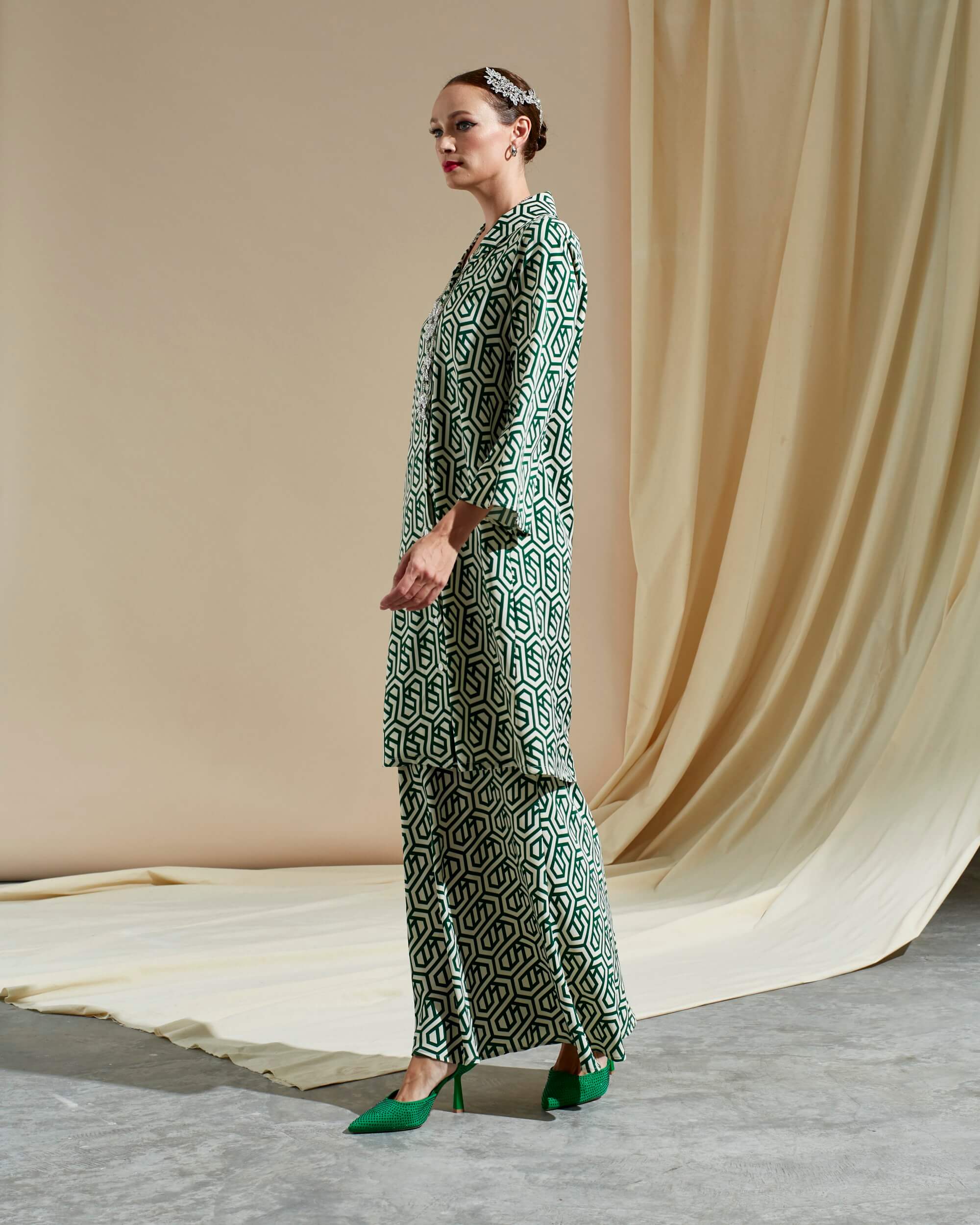 Zaza Green Graphic Printed Blouse & Skirt (Set) (4)