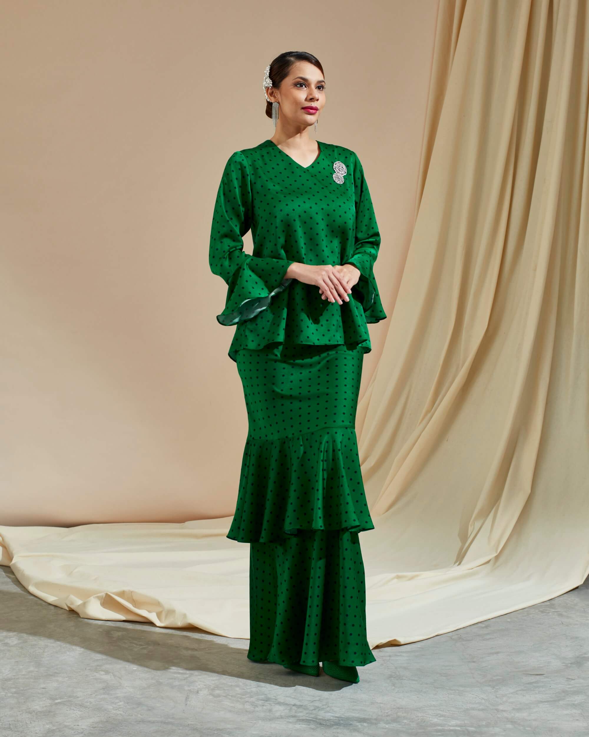 Wafira Green Polka Dot Blouse & Skirt (Set) (2)
