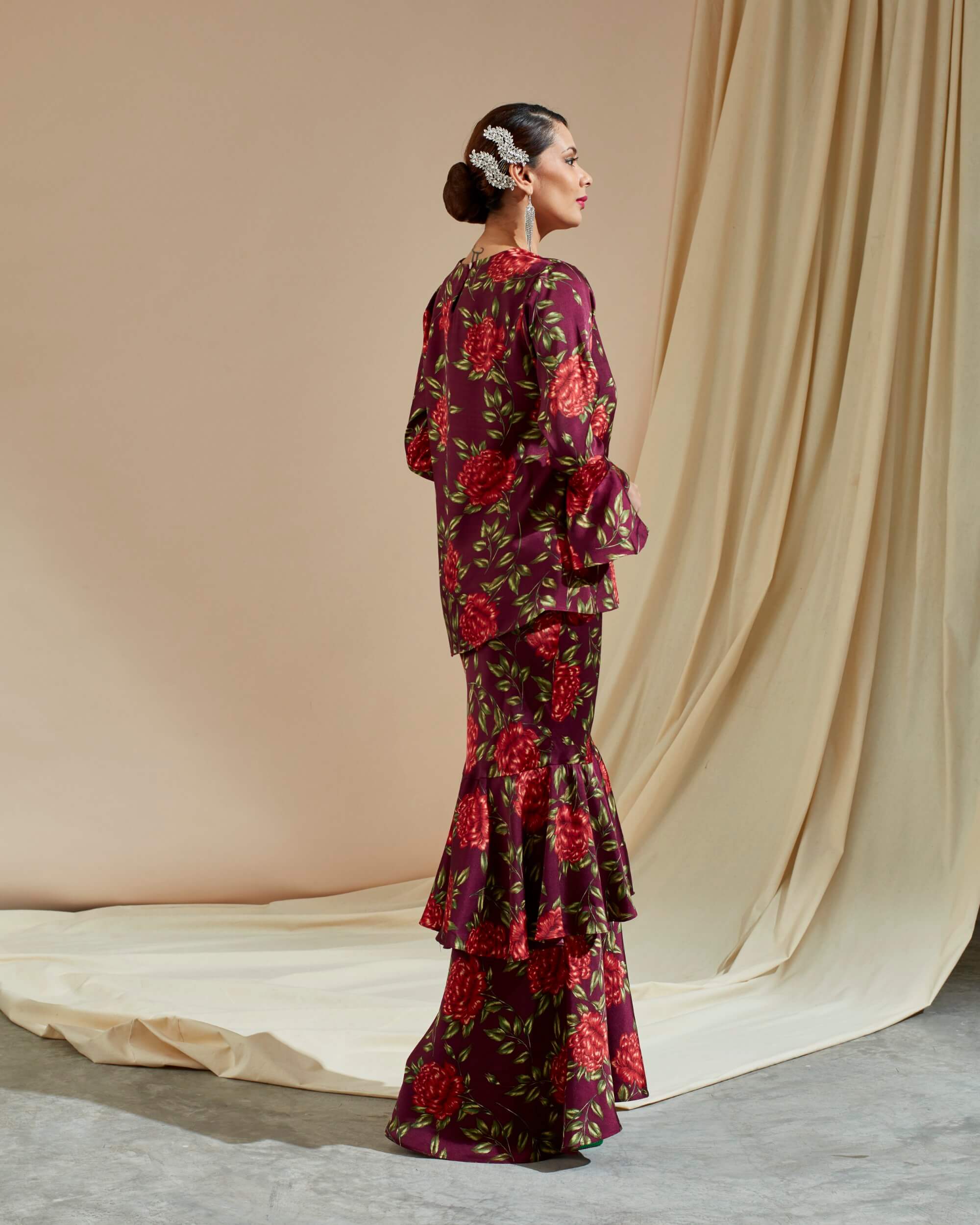 Wafira Red Floral Printed Blouse & Skirt (Set) (3)