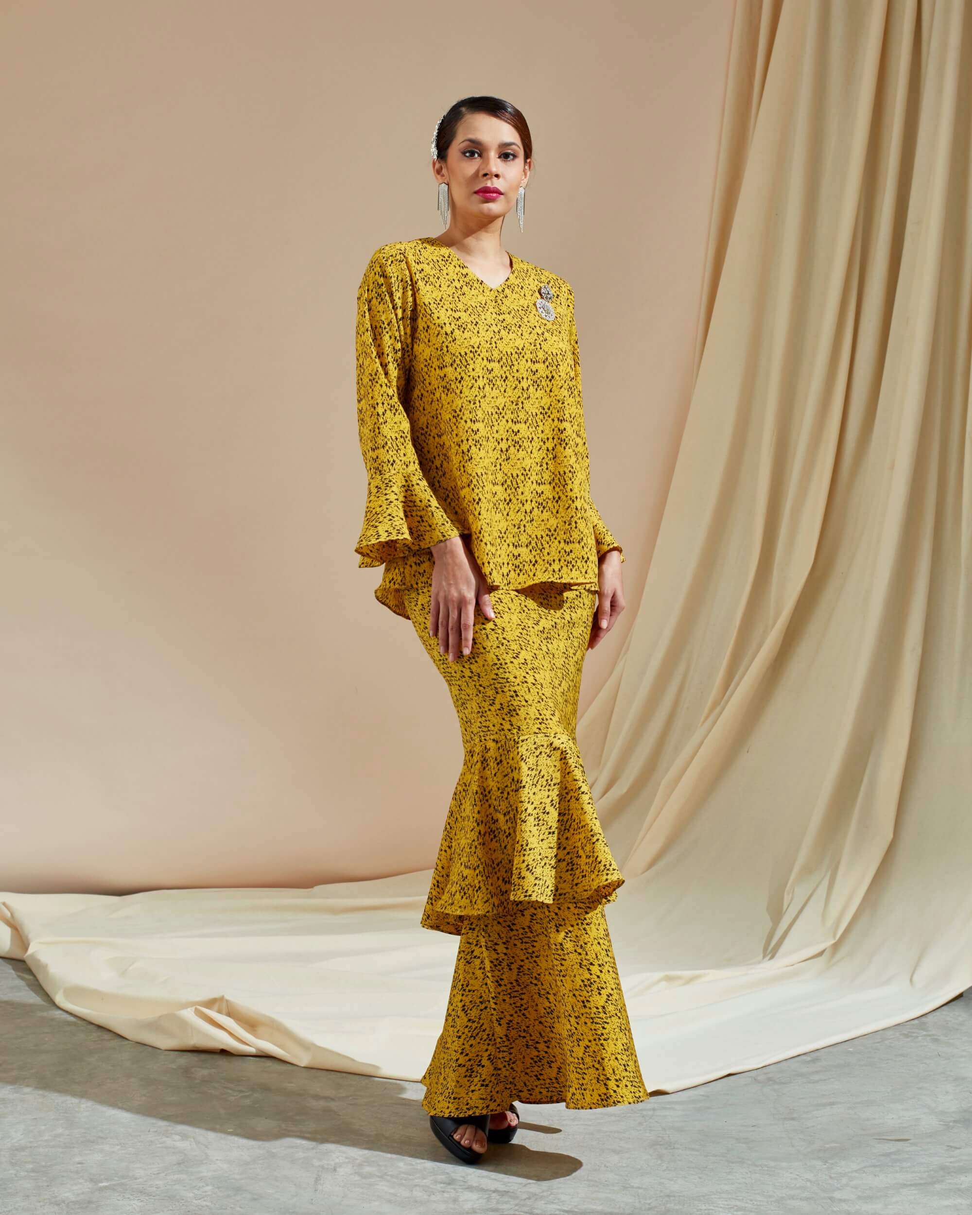 Wafira Yellow Printed Blouse & Skirt (Set) (3)