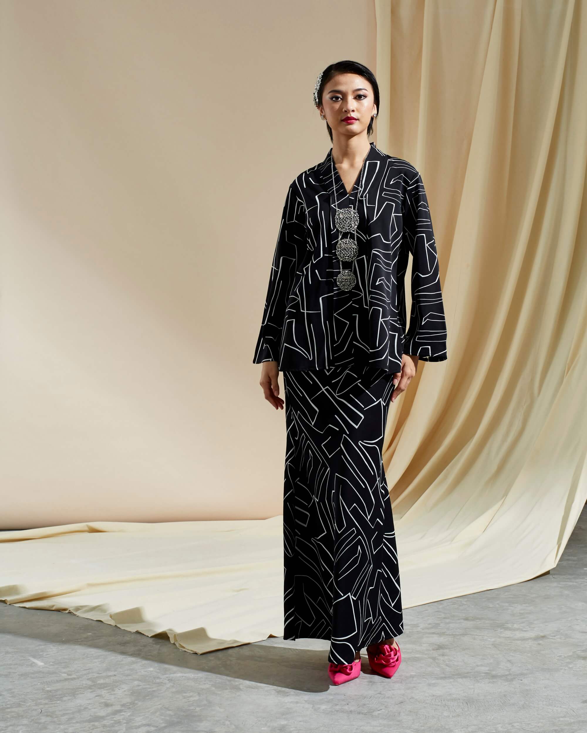 Wasifa Black Abstract Printed Kebaya & Skirt (Set) (2)
