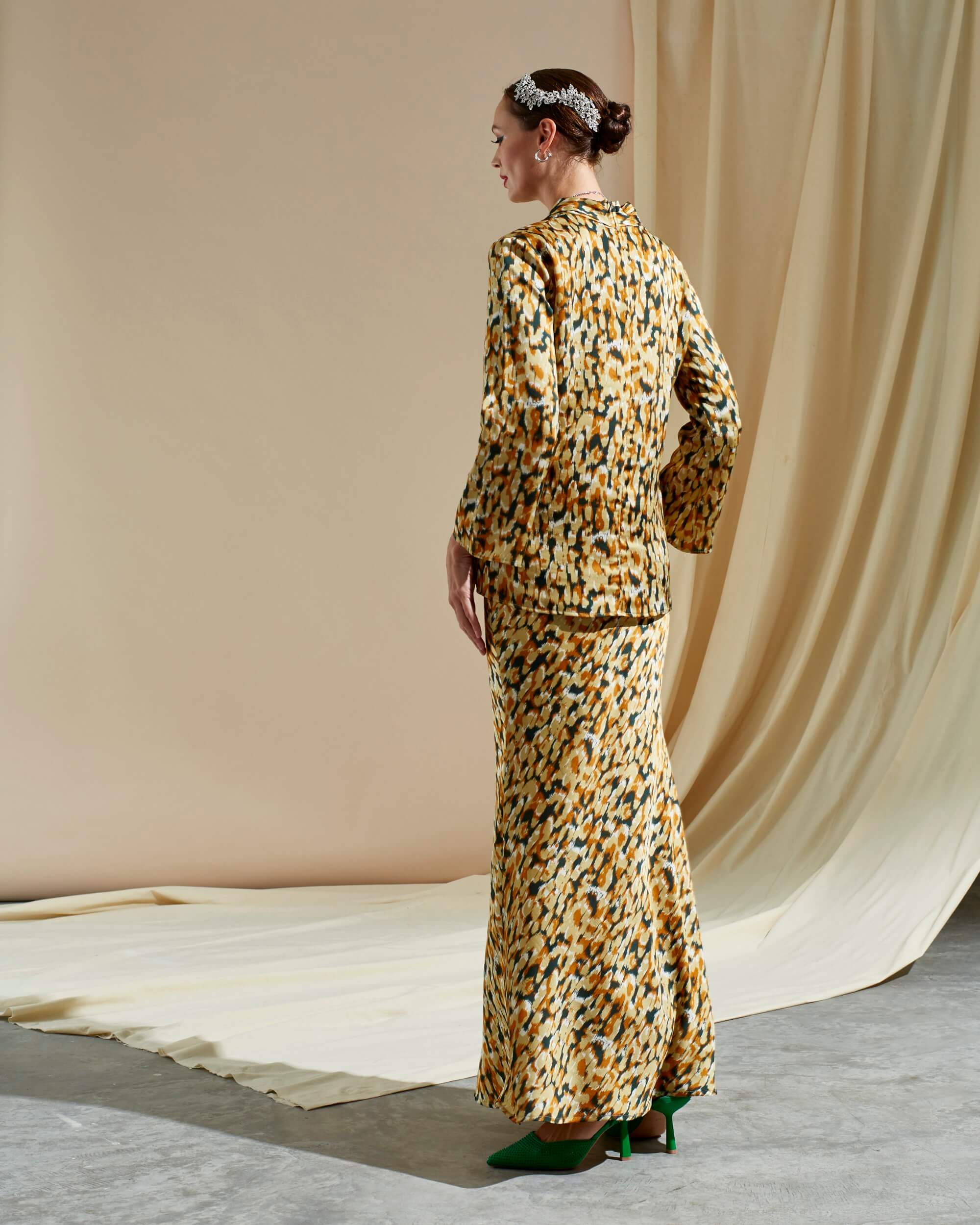 Wasifa Yellow Abstract Printed Kebaya & Skirt (Set) (4)