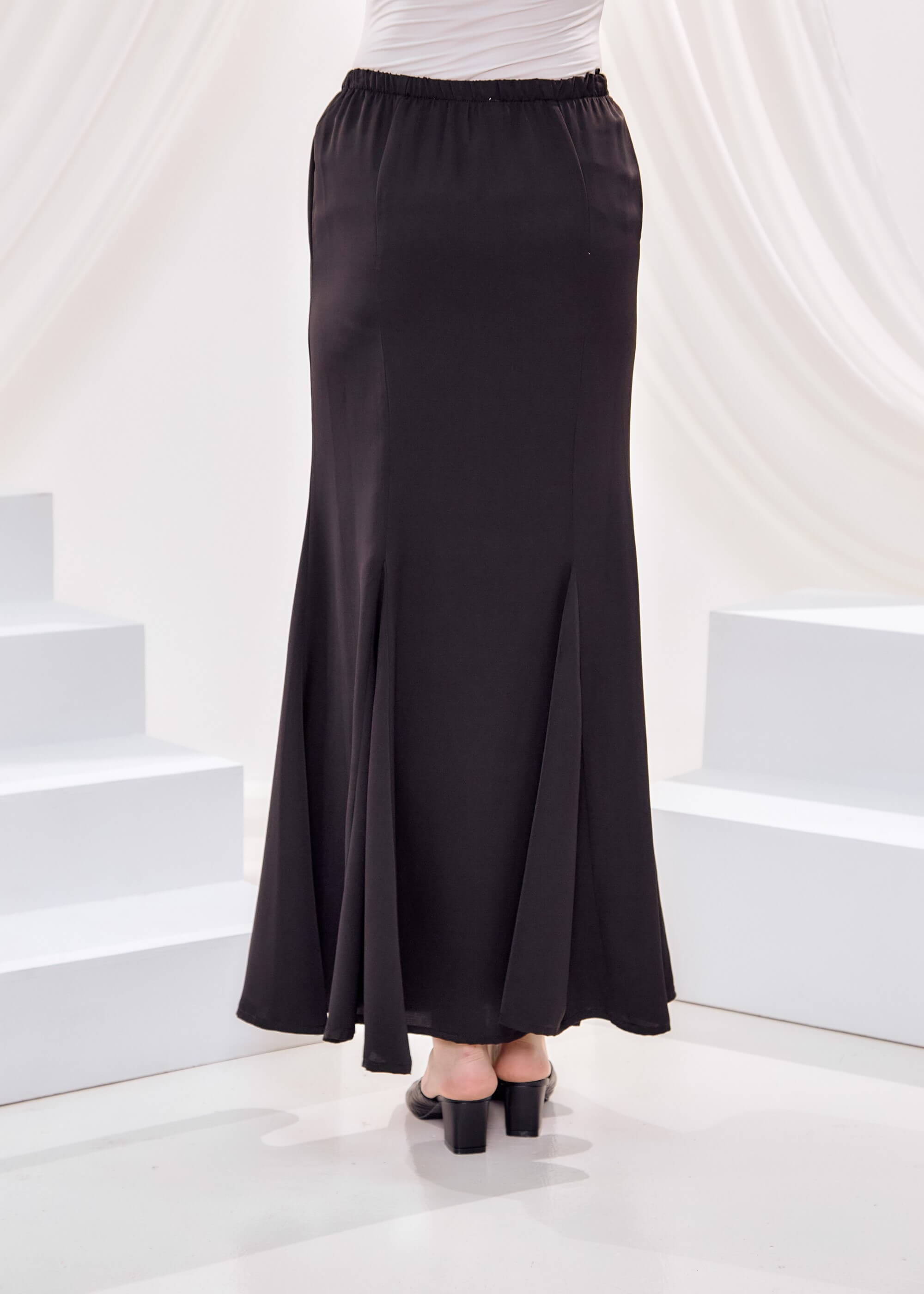 Caryn Black Six Panels Skirt (3)