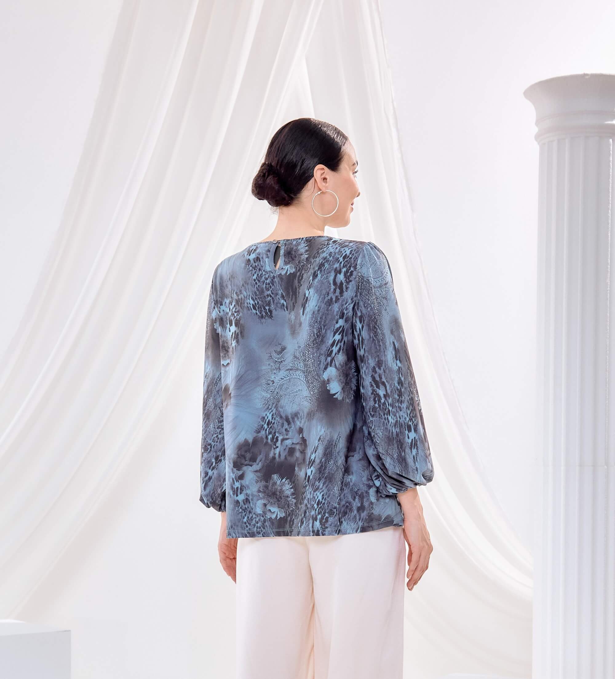 Willa Blue Floral Printed Blouse (3)