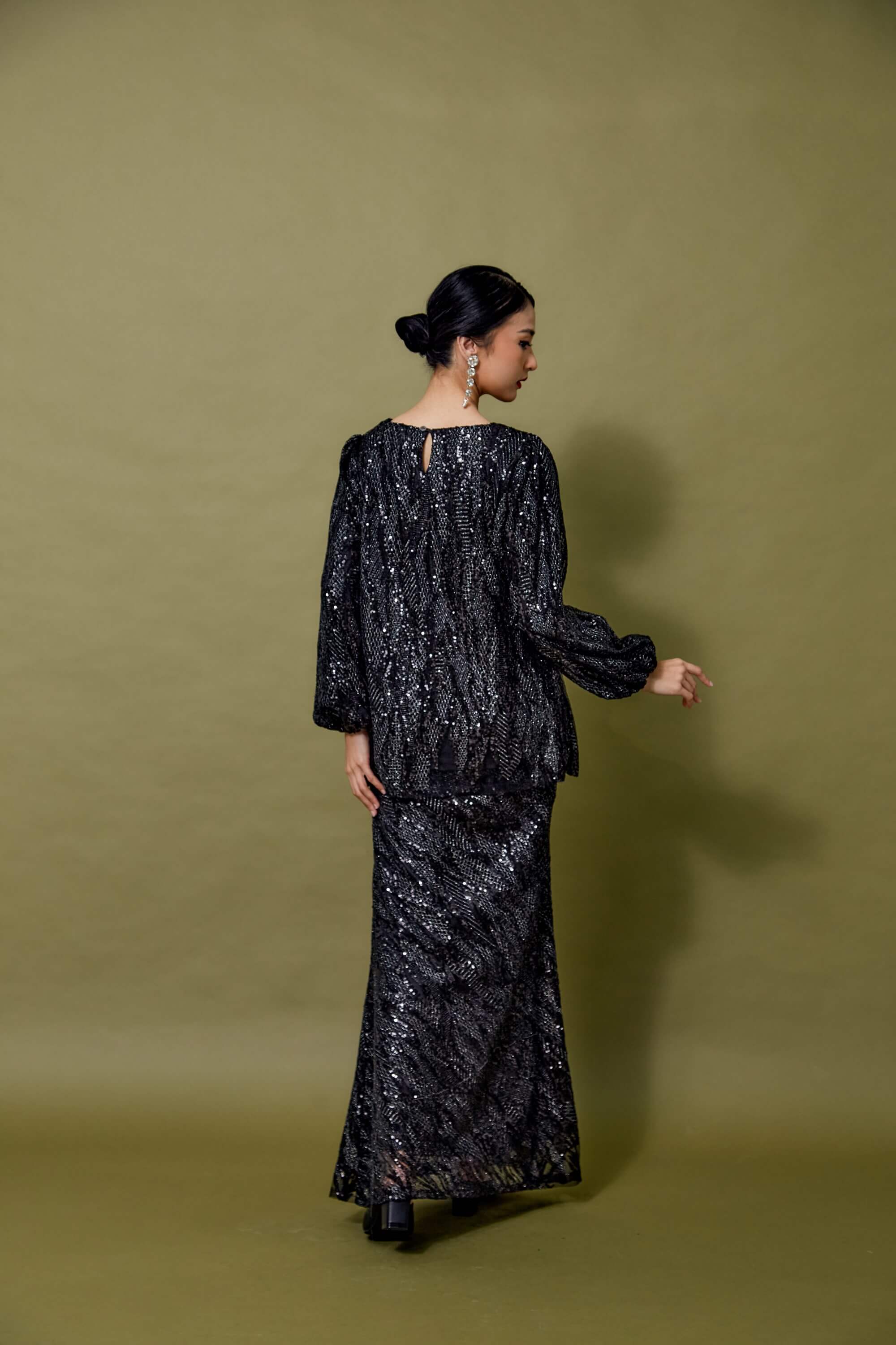 Neeta Black Sequin Blouse & Skirt Set (4)