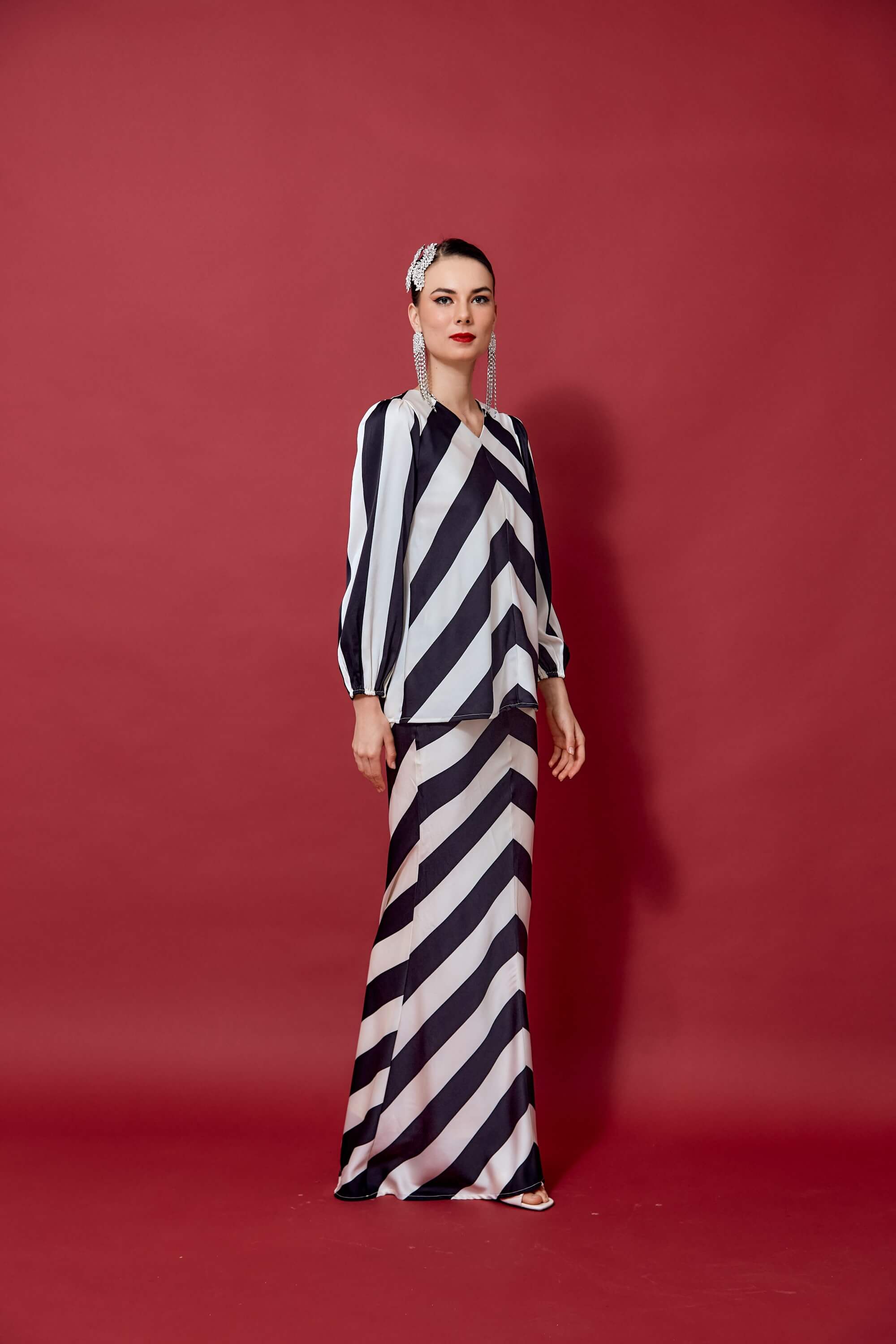 Wadra Black White Stripe Printed Blouse & Skirt Set (2)