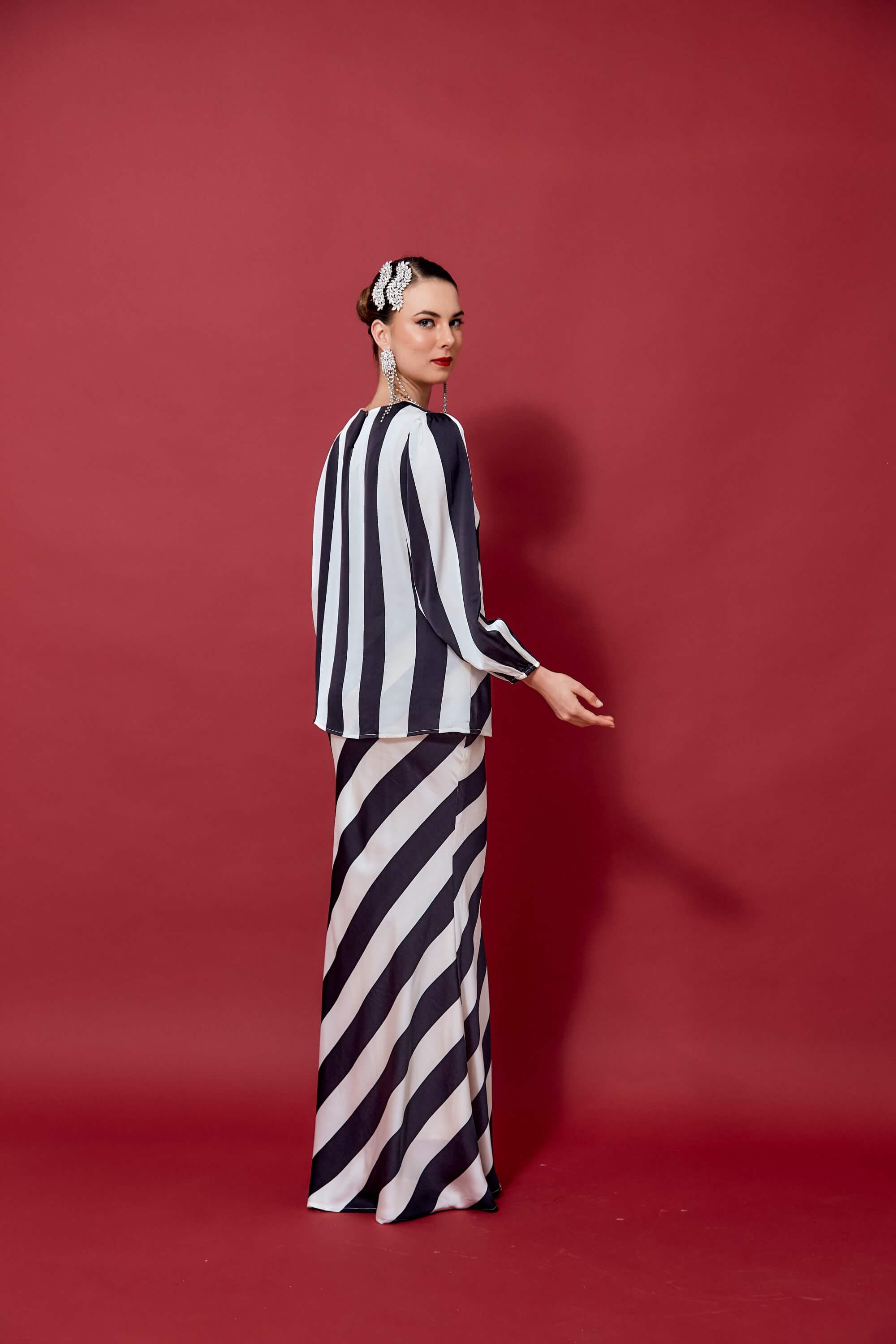Wadra Black White Stripe Printed Blouse & Skirt Set (3)