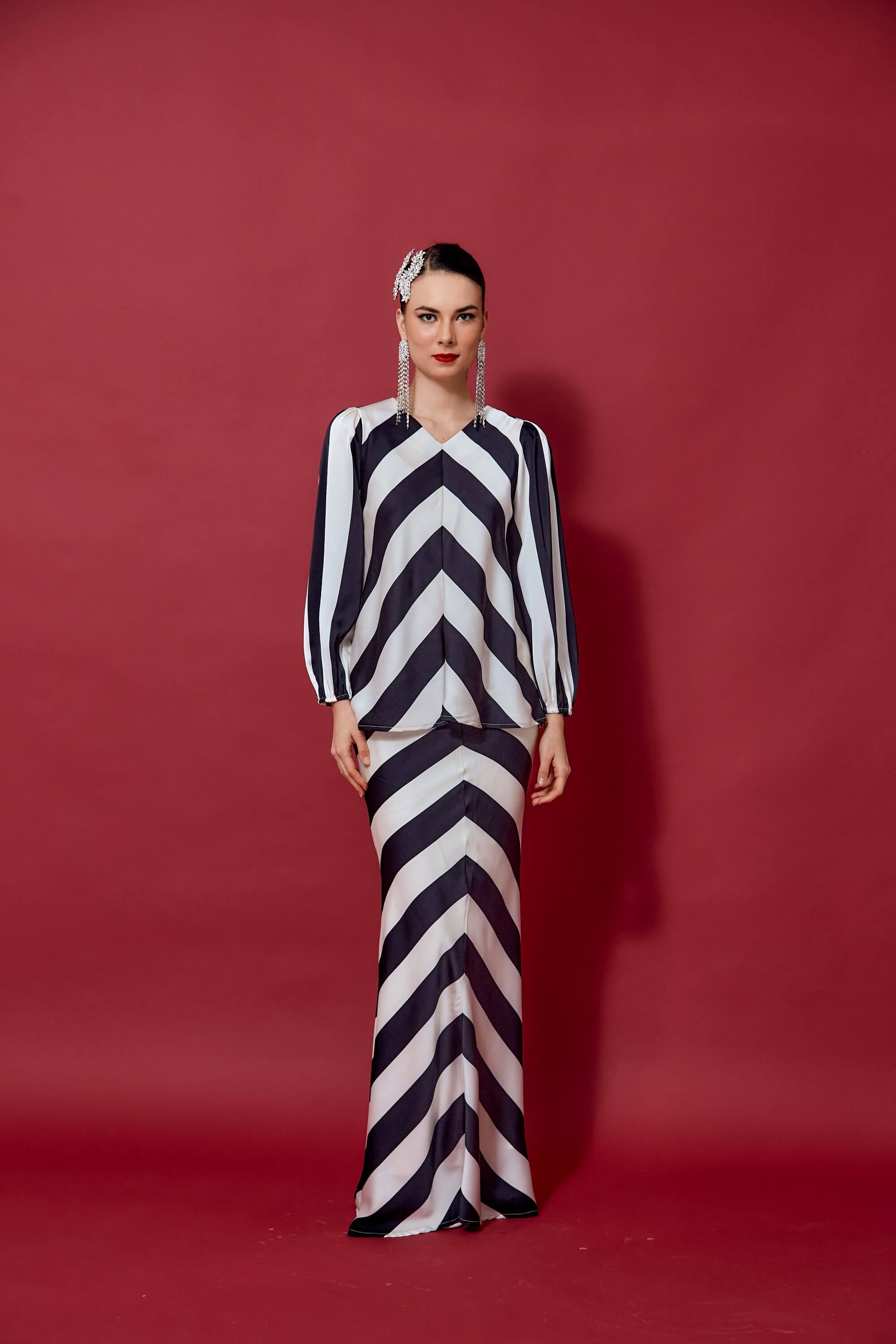 Wadra Black White Stripe Printed Blouse & Skirt Set (4)