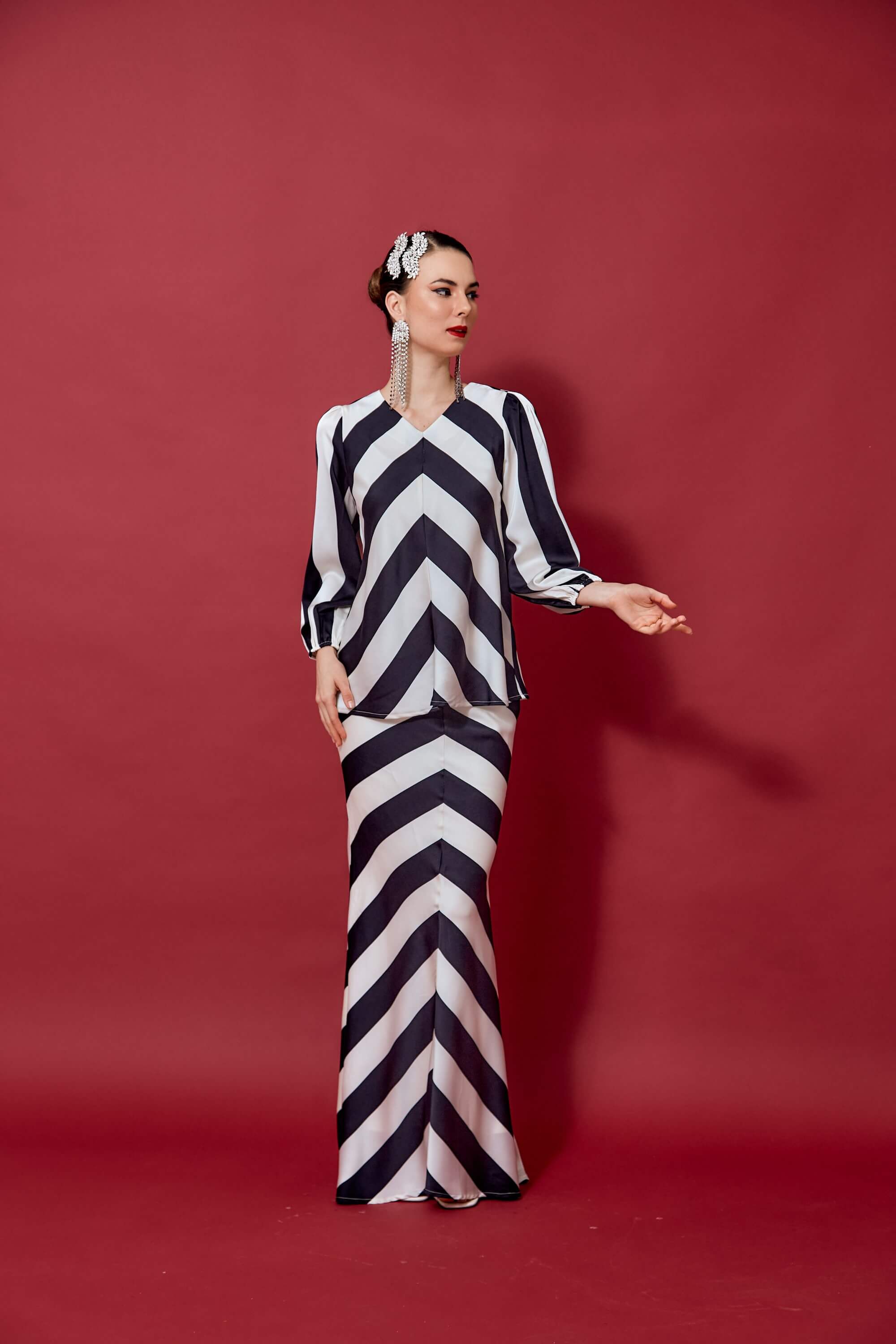 Wadra Black White Stripe Printed Blouse & Skirt Set (5)
