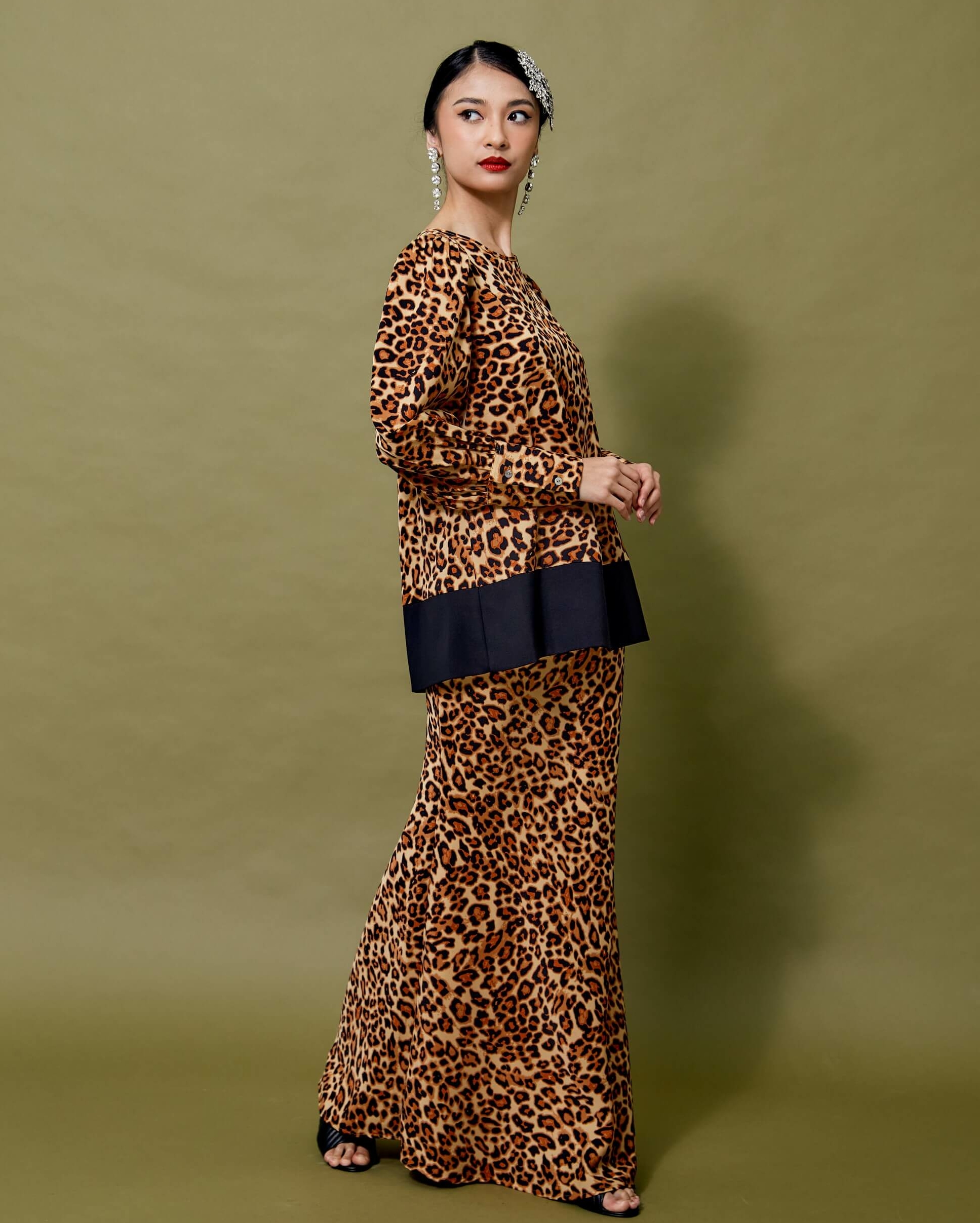 Waqia Brown Leopard Printed Blouse & Skirt Set (3)
