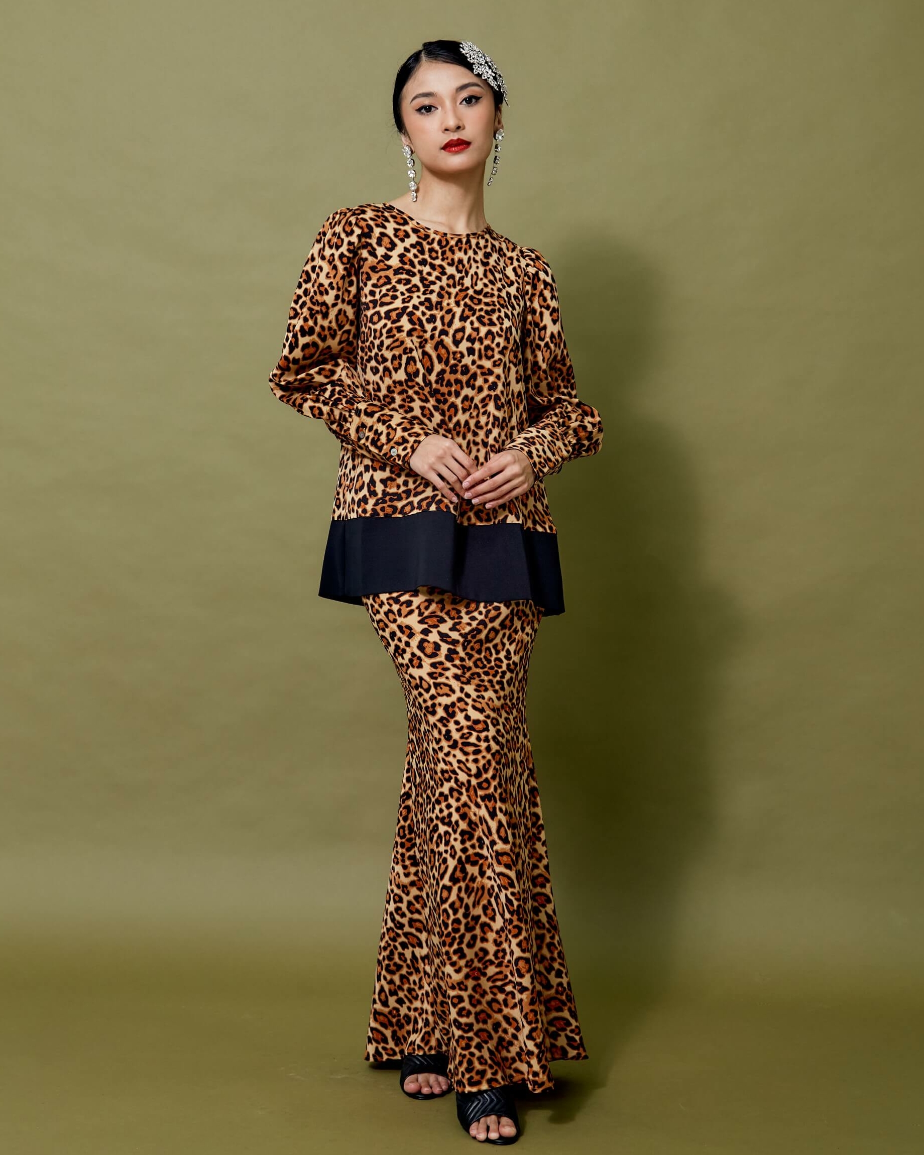 Waqia Brown Leopard Printed Blouse & Skirt Set (4)