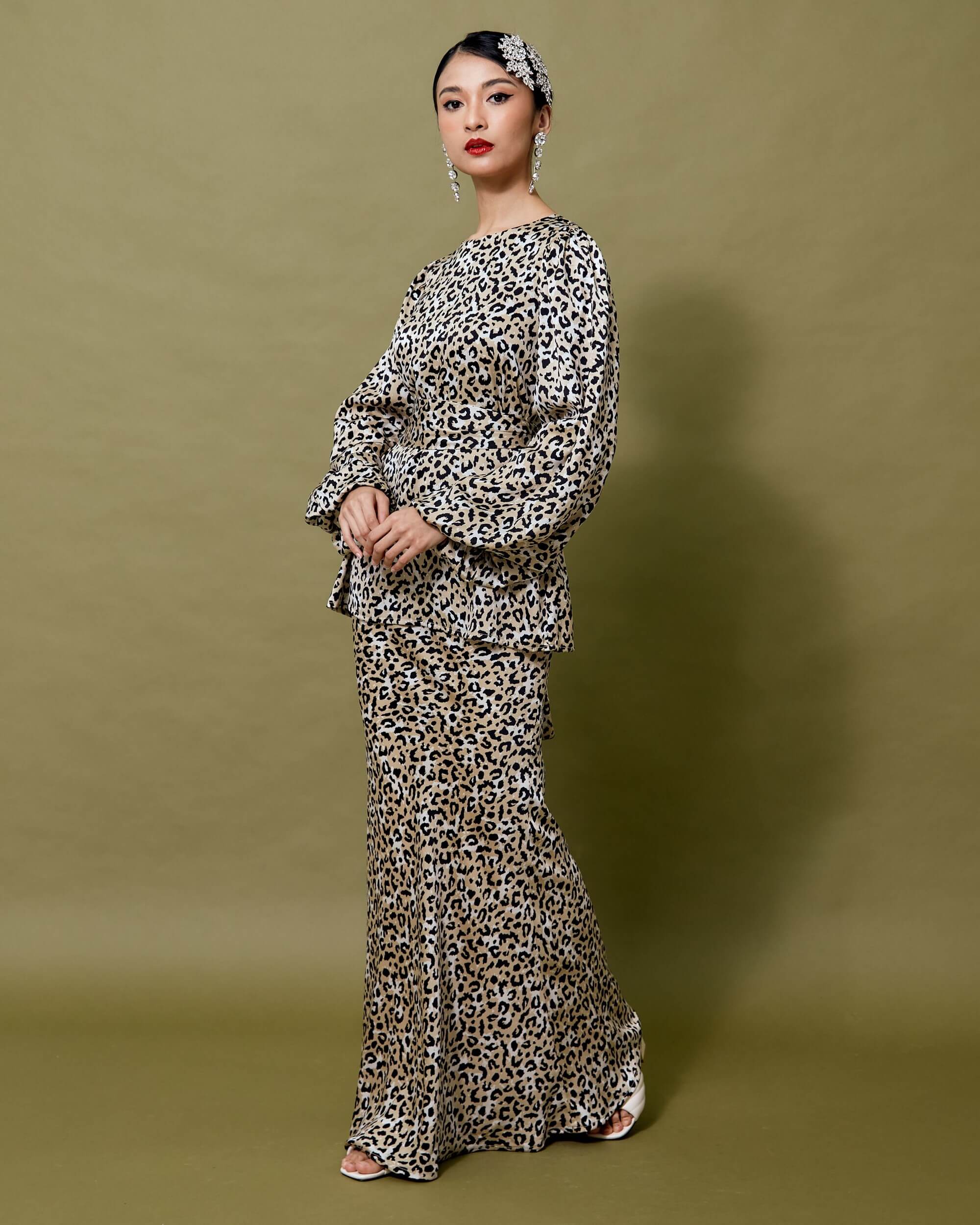 Nilsa Beige Leopard Printed Blouse & Skirt Set (2)