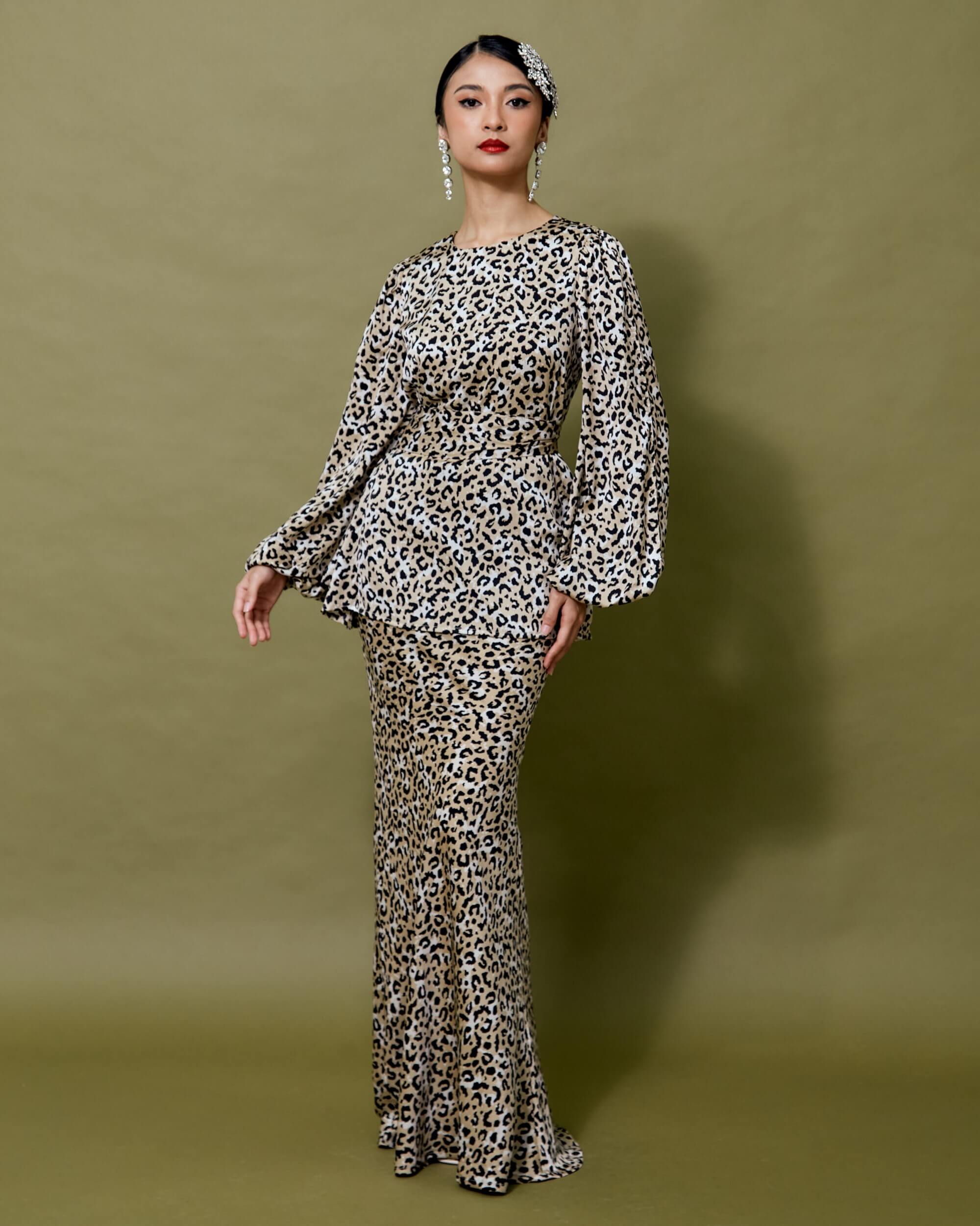 Nilsa Beige Leopard Printed Blouse & Skirt Set (3)