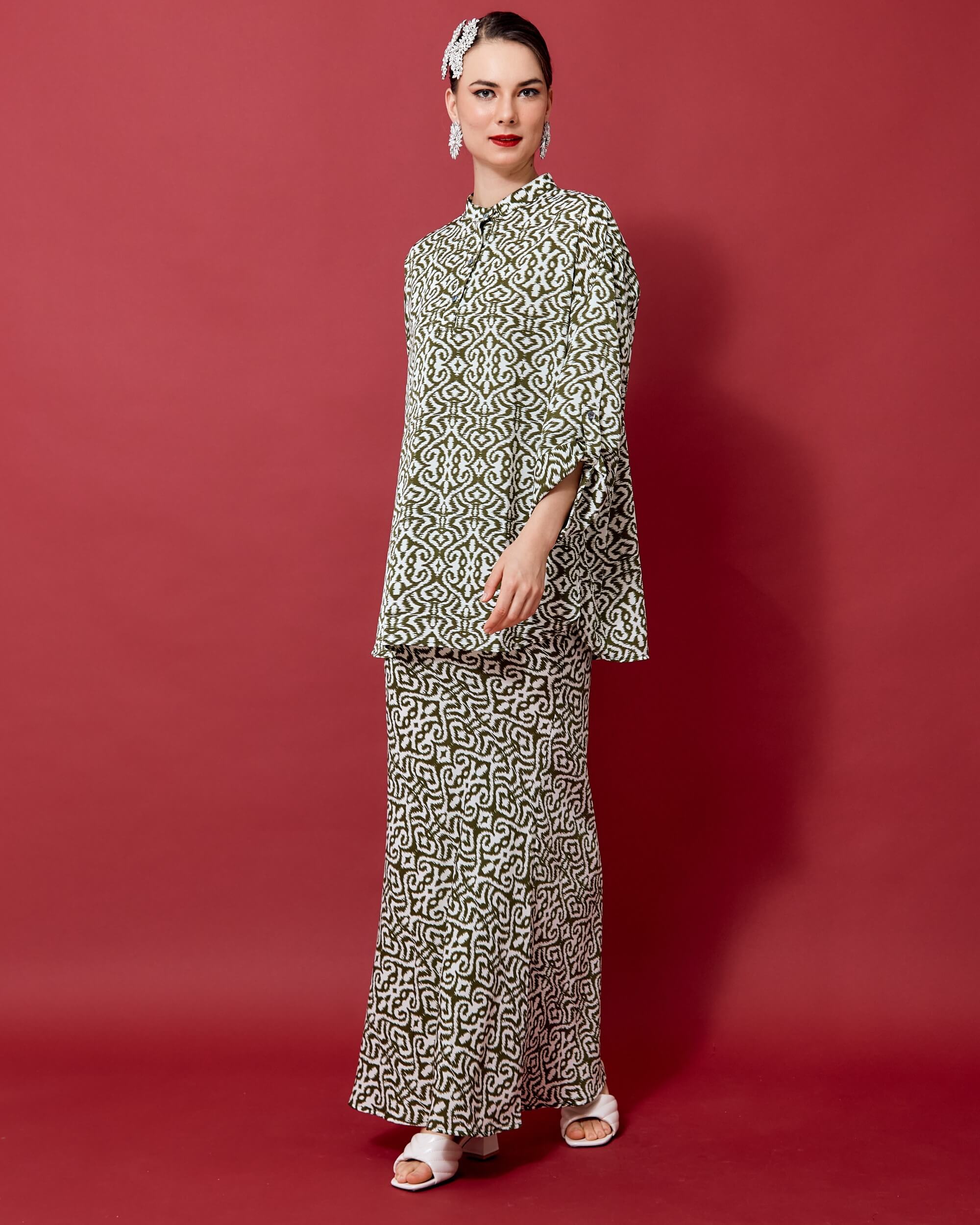 Nuha Green Ikat Printed Blouse & Skirt Set (3)