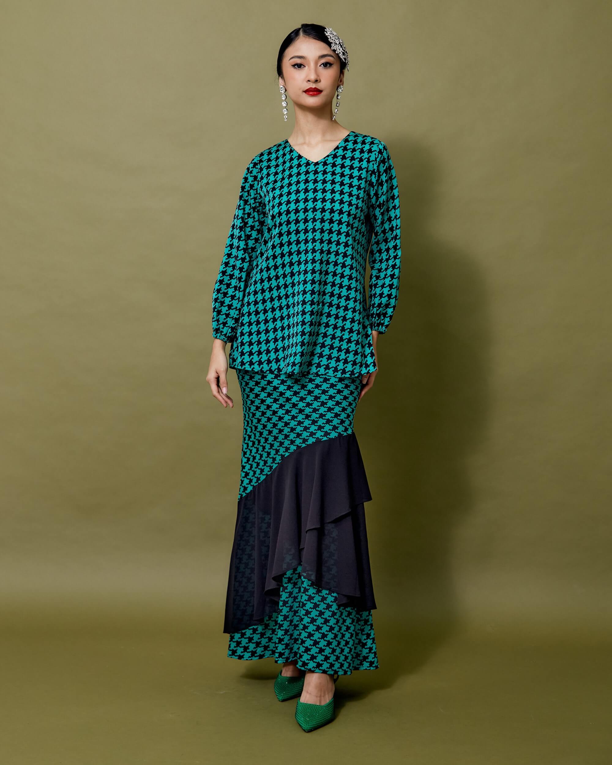 Wafira Green Houndstooth Printed Blouse & Ruffle Skirt Set (3)