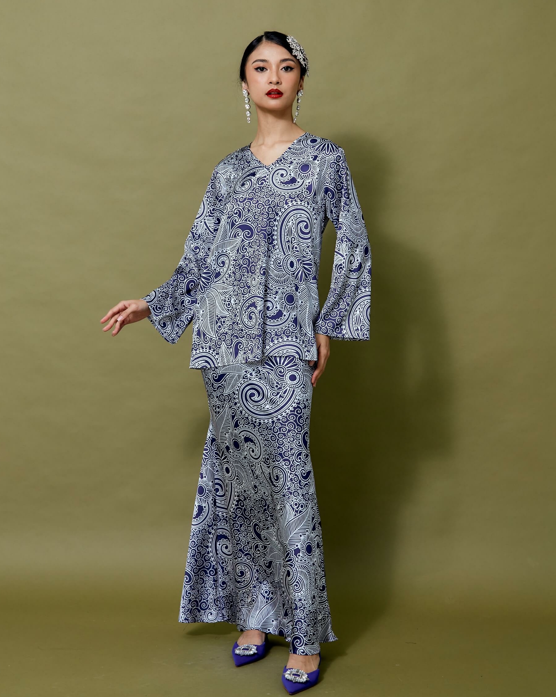 Wildad Blue Floral Batik Printed Blouse & Skirt Set (4)