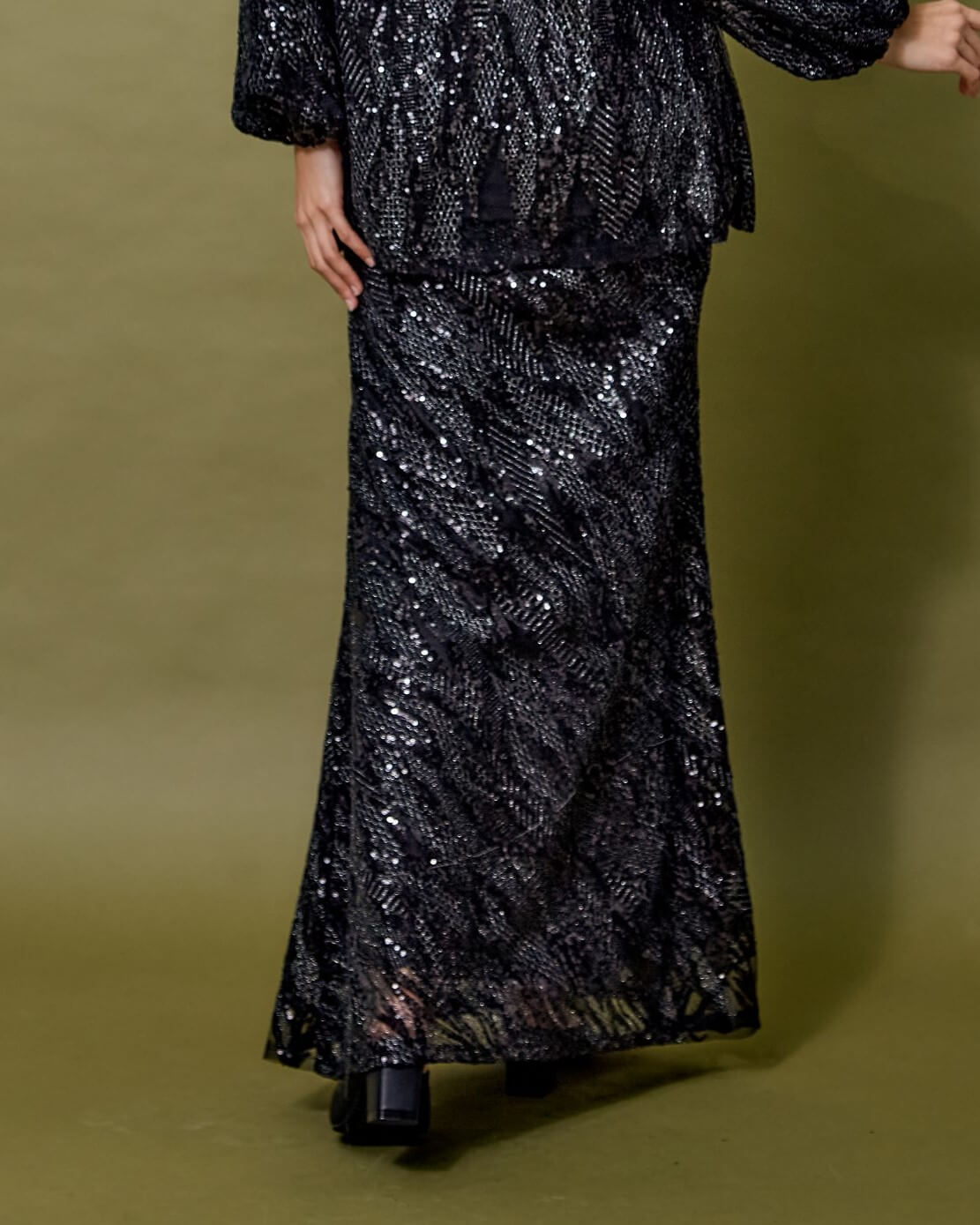 Neeta Black Sequin Skirt (3)