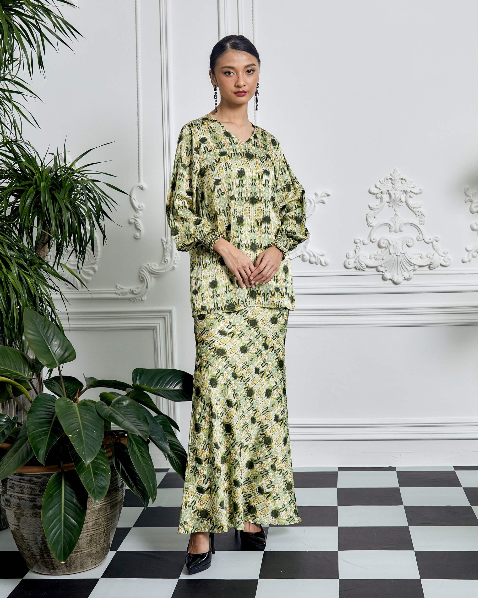 Nelly Green Ikat Printed Blouse & Skirt Set (4)