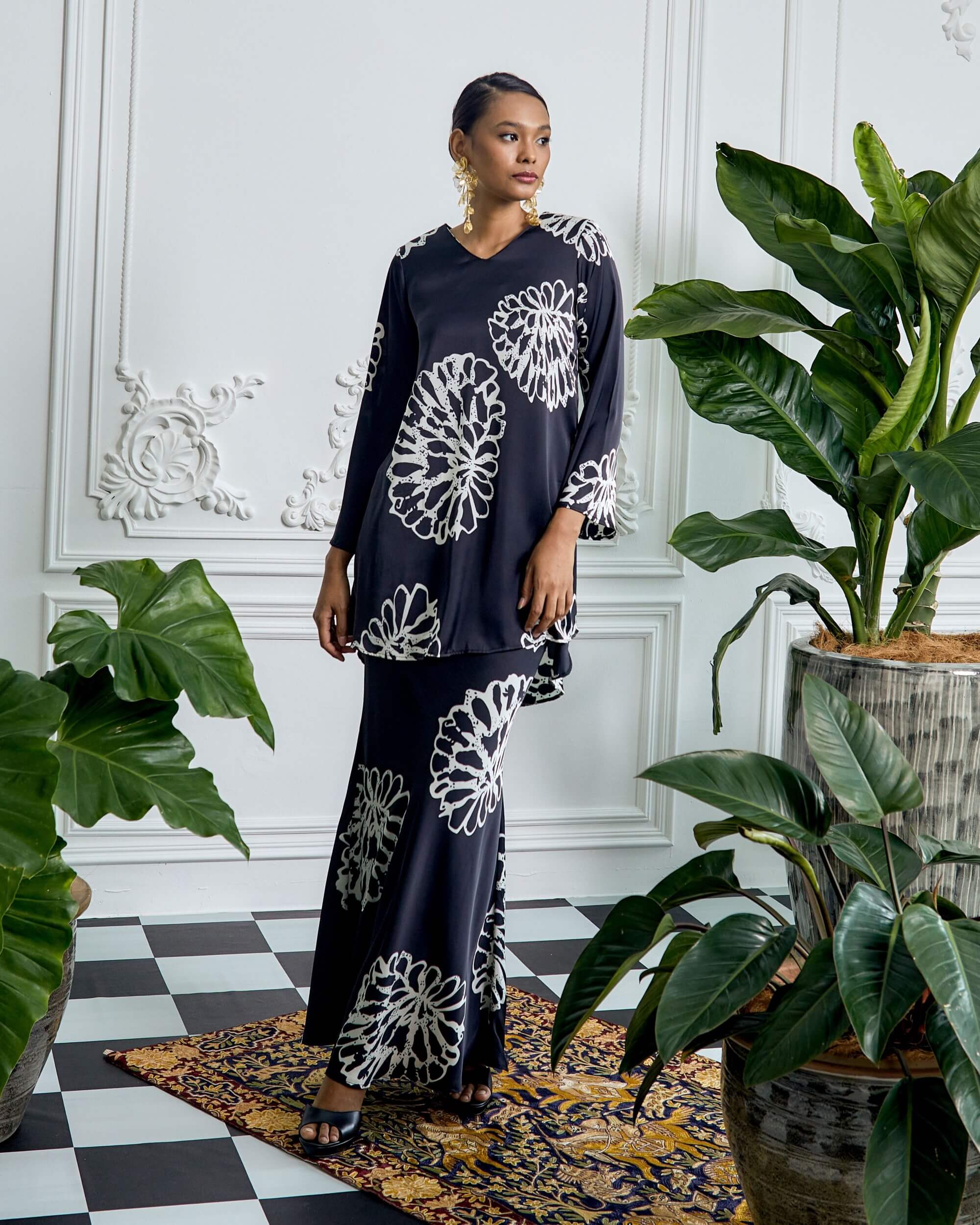 Radia Black Flowers Batik Printed Blouse & Skirt Set (3)